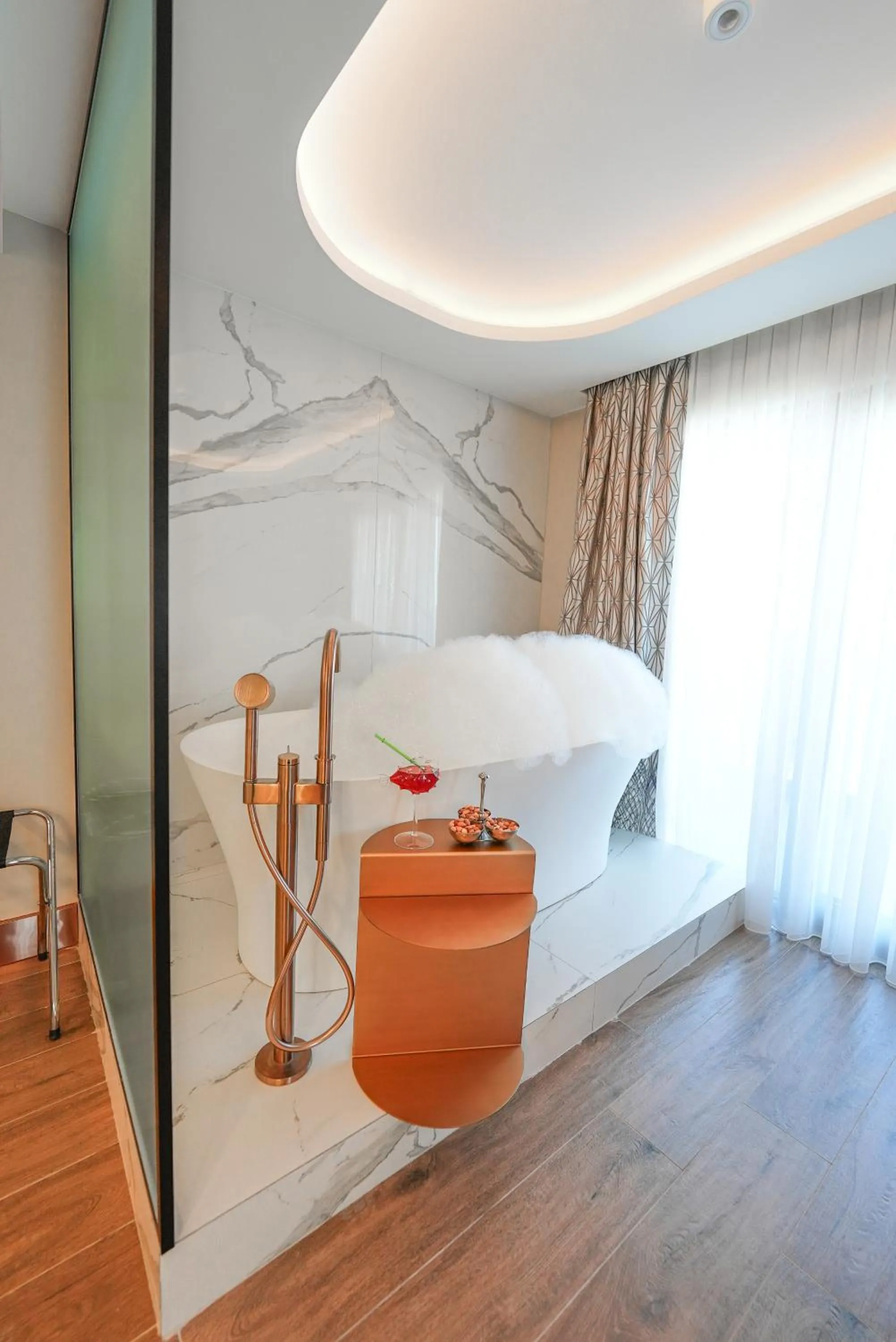 Bath, Bed in Boreas Hotel & SPA, Trademark Collection by Wyndham