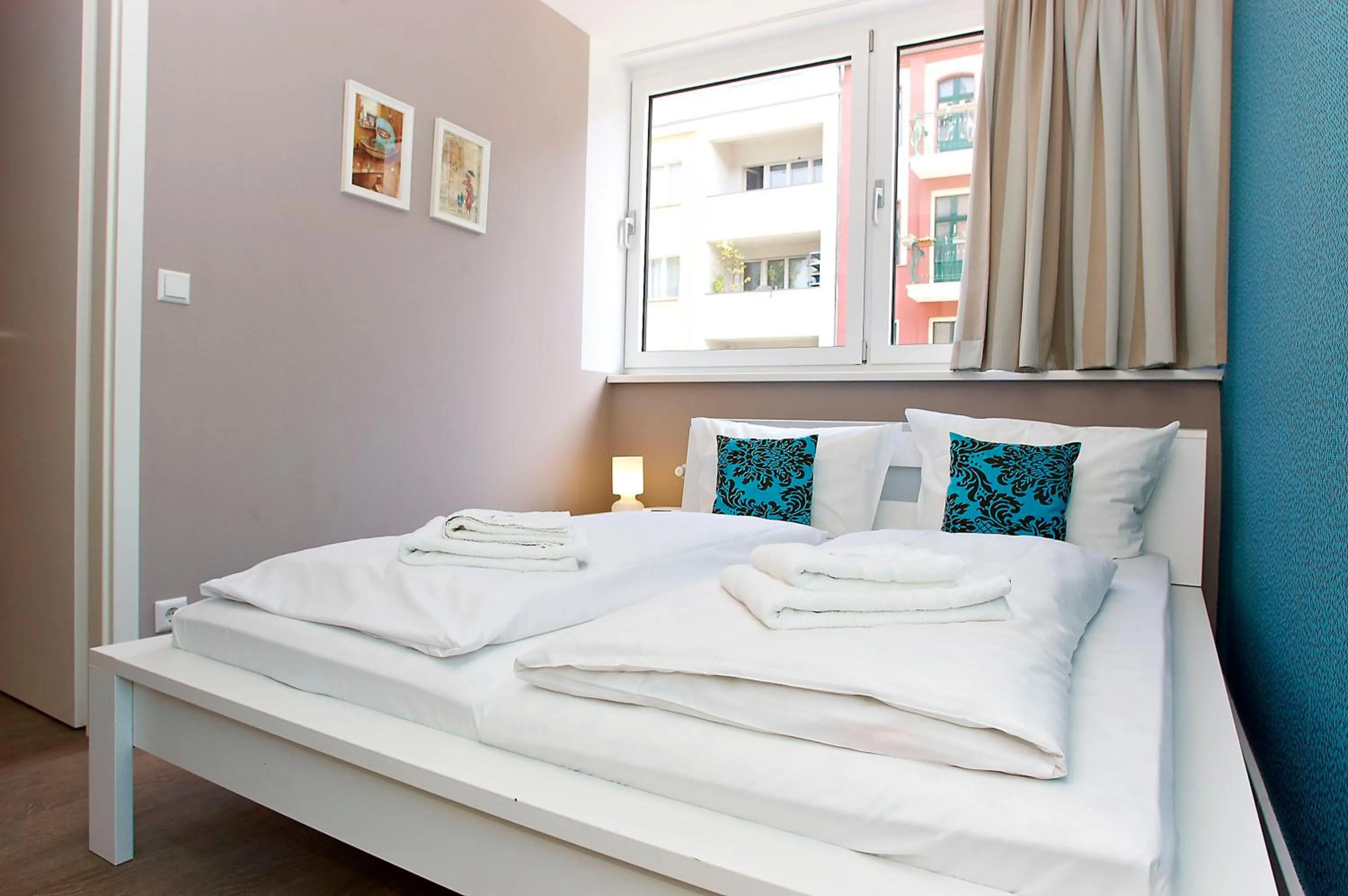 Bedroom, Bed in Apartmenthouse Berlin - Am Görlitzer Park