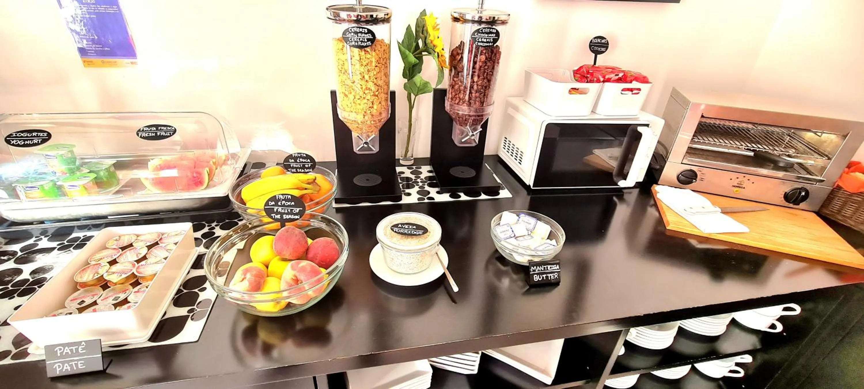 Continental breakfast in Albufeira Beach Hotel by Kavia