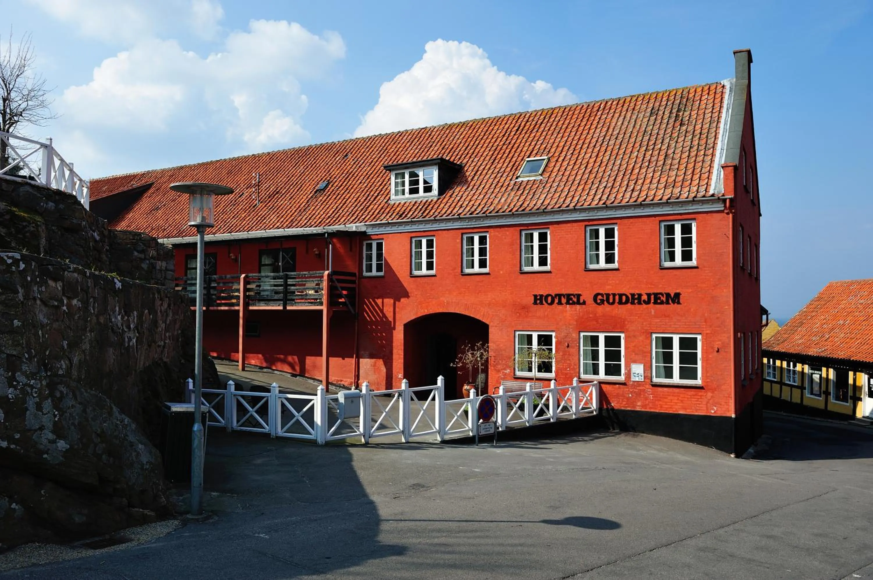 Facade/entrance in Hotel Gudhjem
