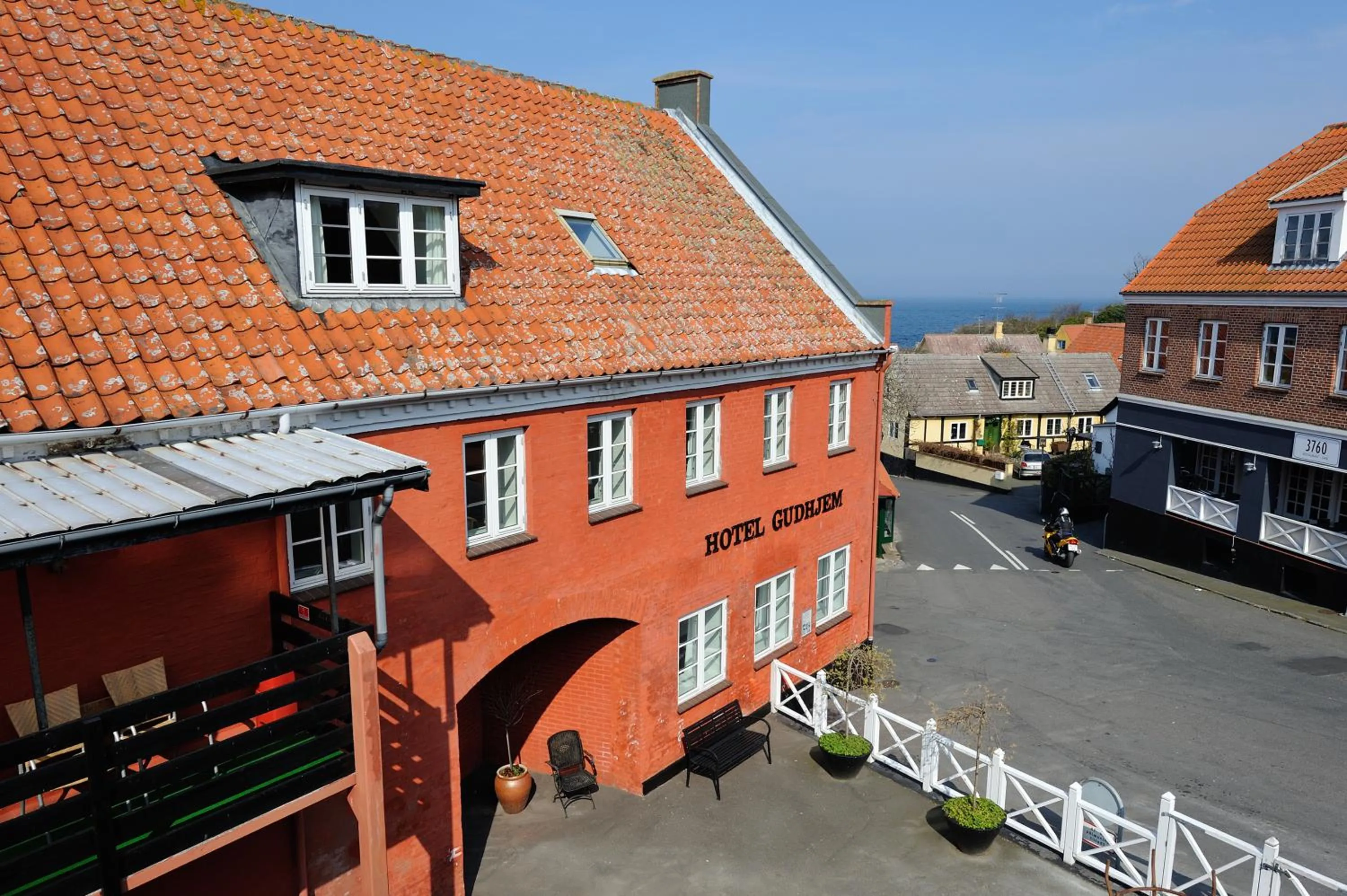 Facade/entrance in Hotel Gudhjem