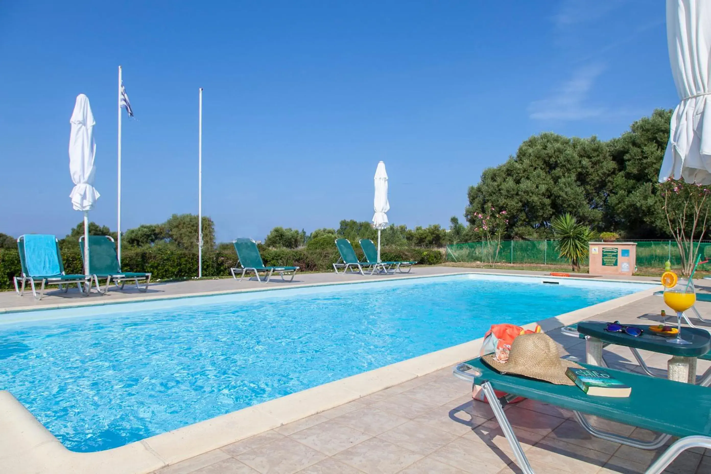 Swimming pool in Monambeles Villas Swimming pool in Monambeles Villas