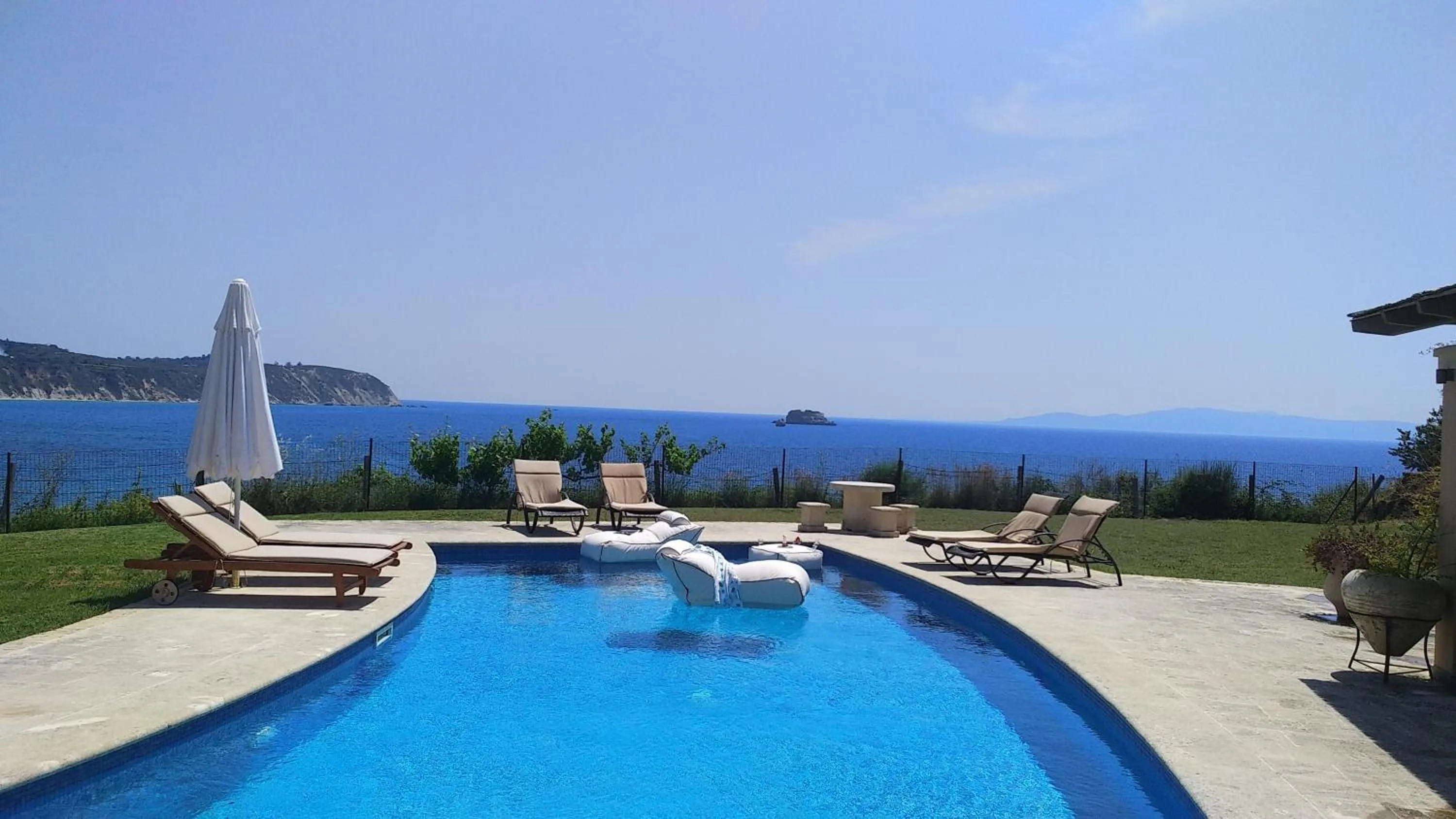 Swimming pool in Monambeles Villas