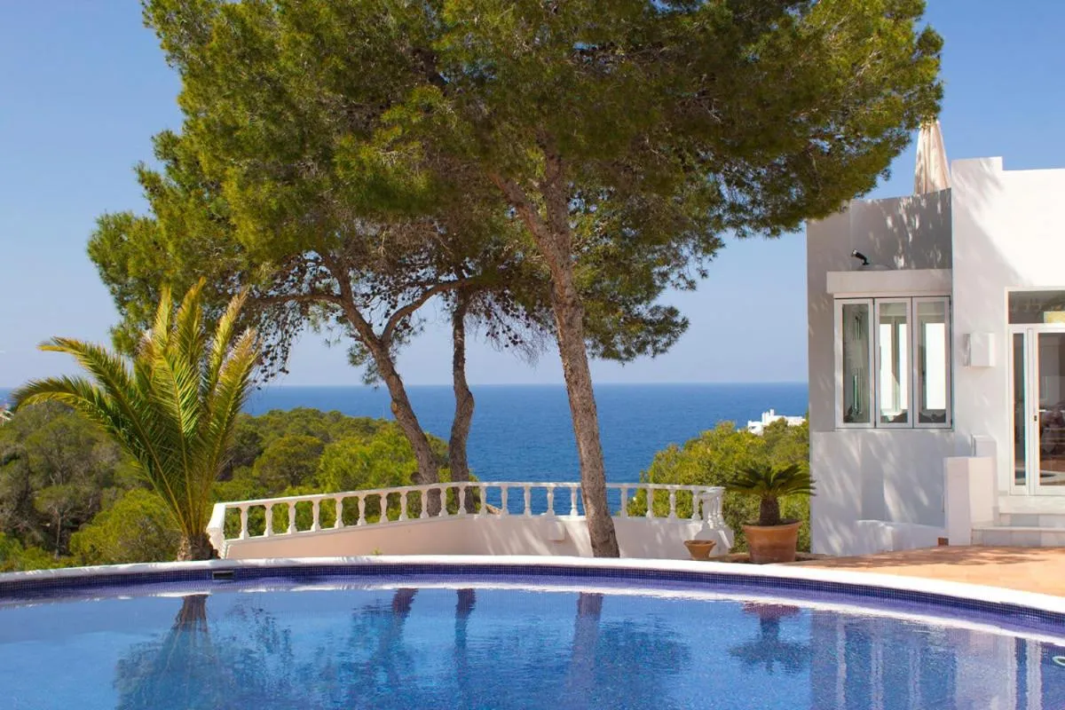 Swimming pool in Hotel Village