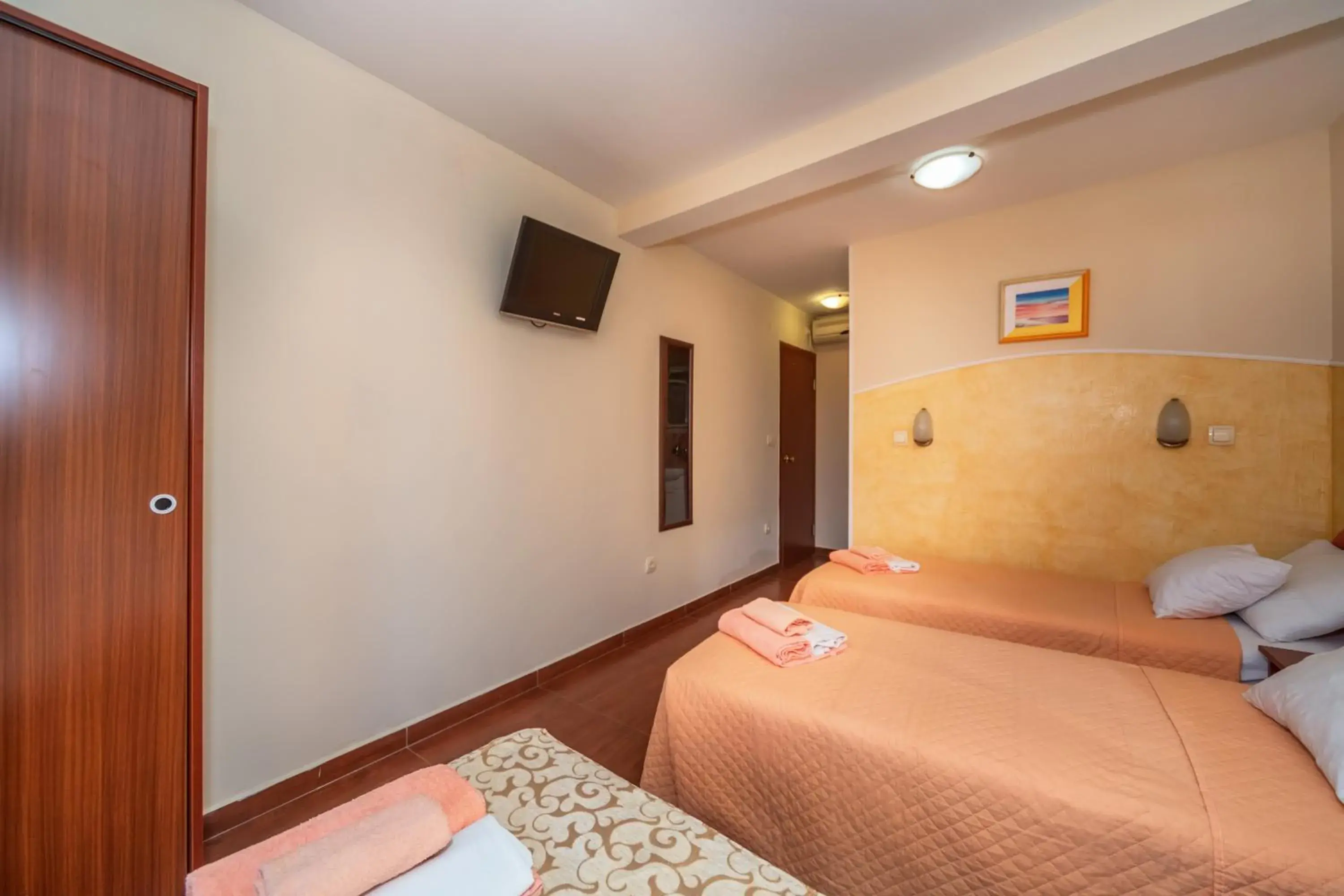 Triple Room in Apartments Pod Lozom with Seaview Triple Room in Apartments Pod Lozom with Seaview
