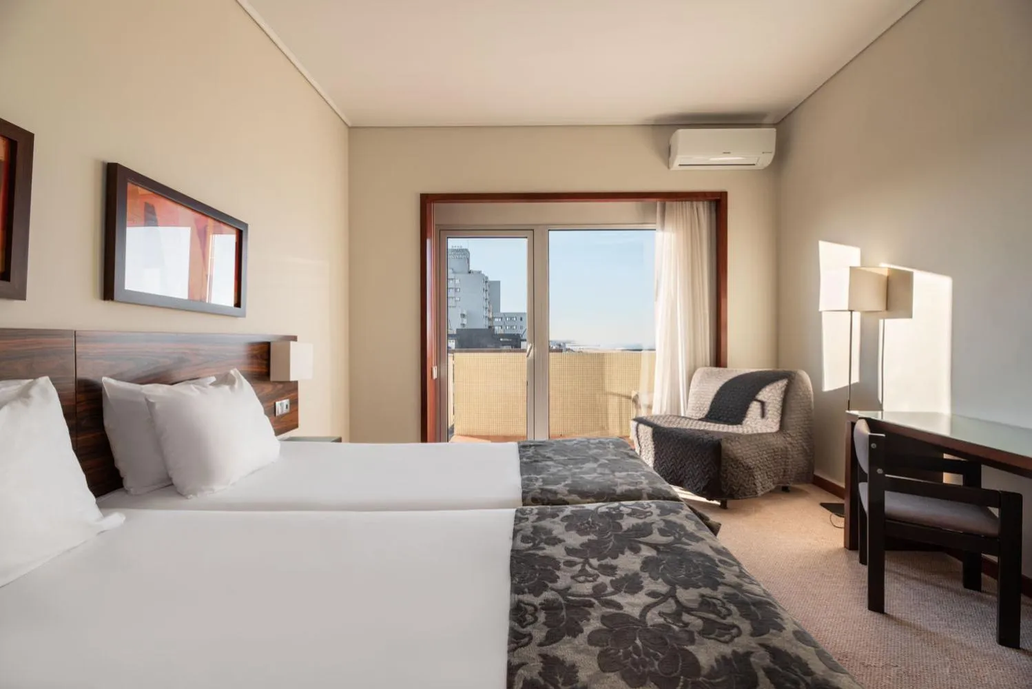 Photo of the whole room, Bed in Exe Praia Golfe