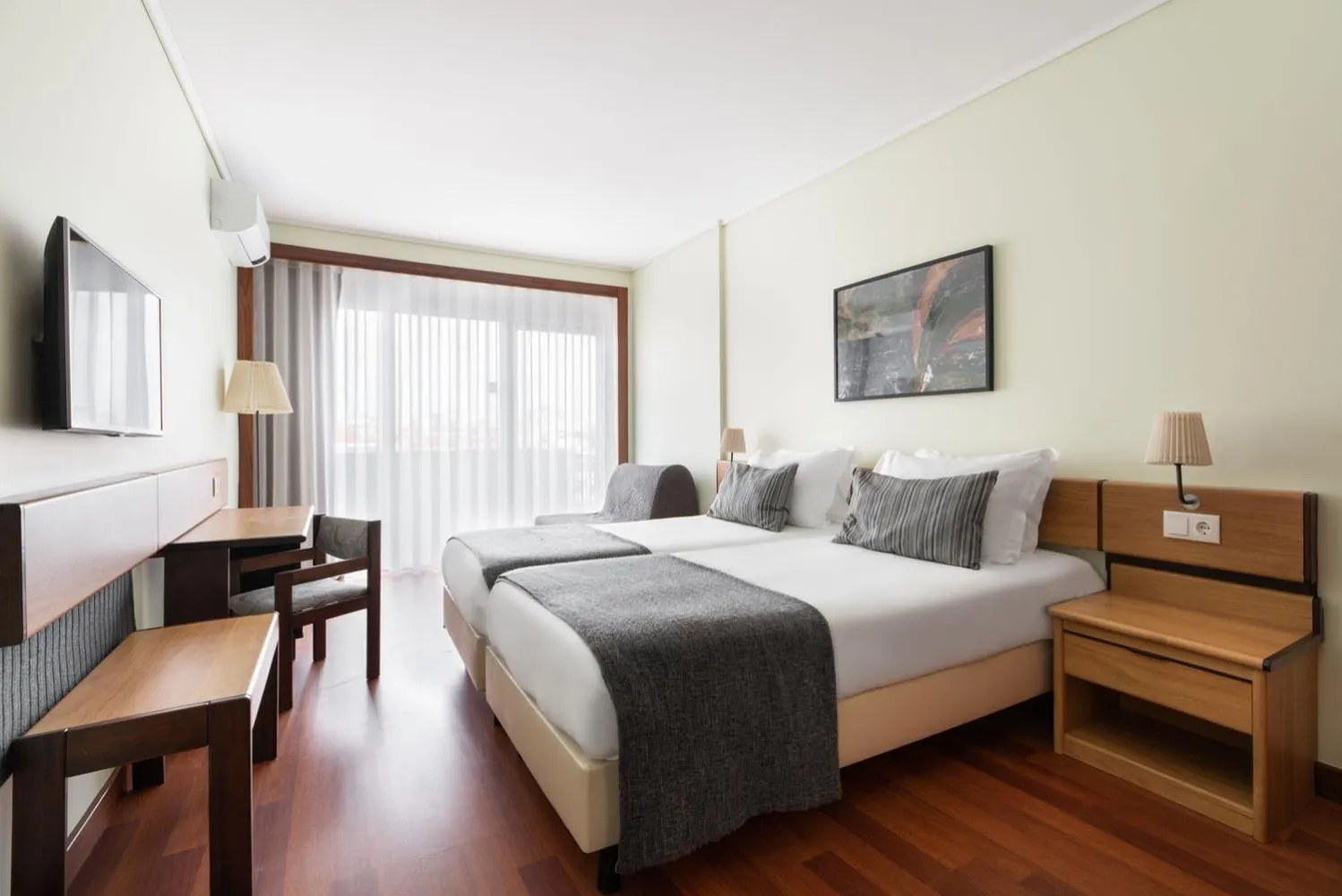 Photo of the whole room, Bed in Exe Praia Golfe