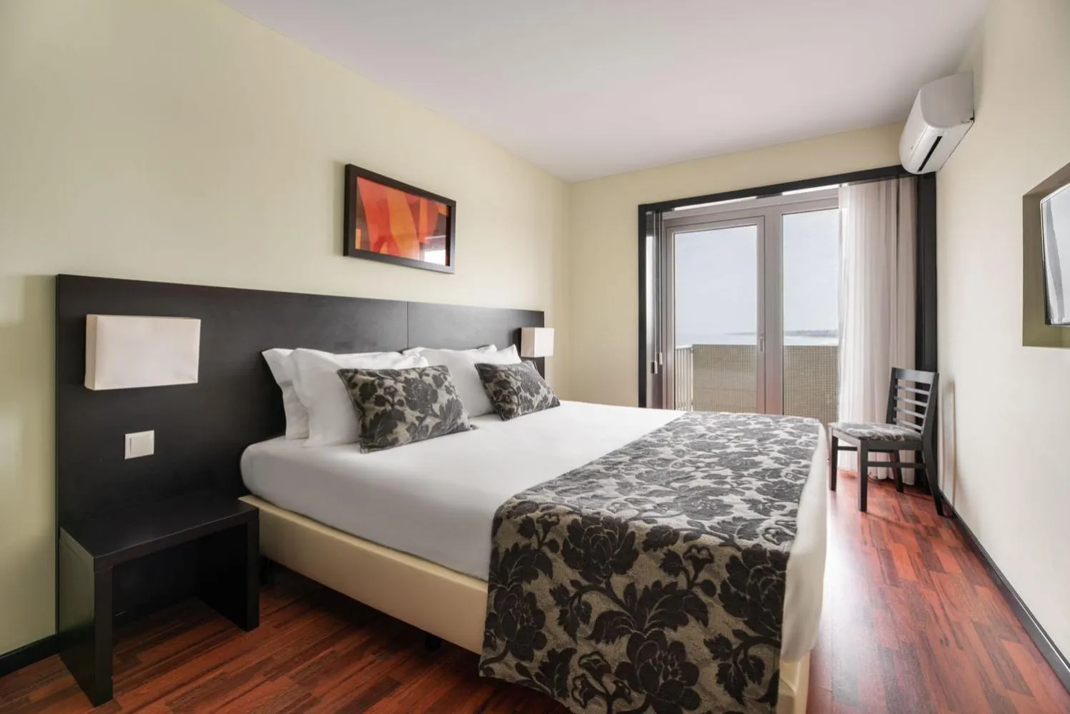 Photo of the whole room, Bed in Exe Praia Golfe