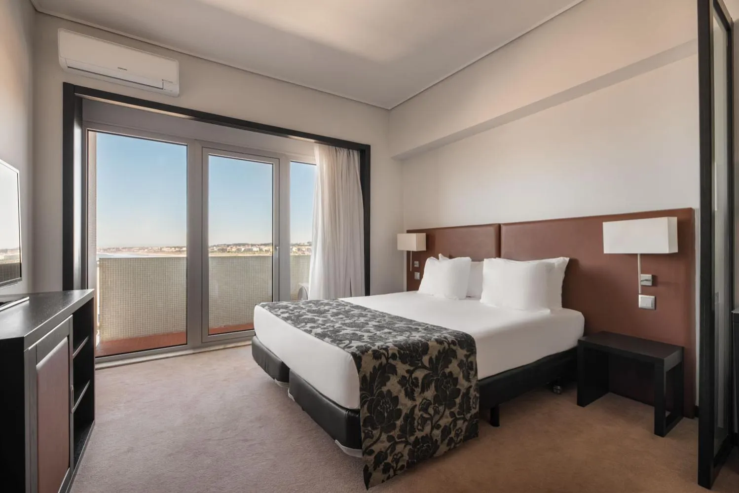 Photo of the whole room, Bed in Exe Praia Golfe