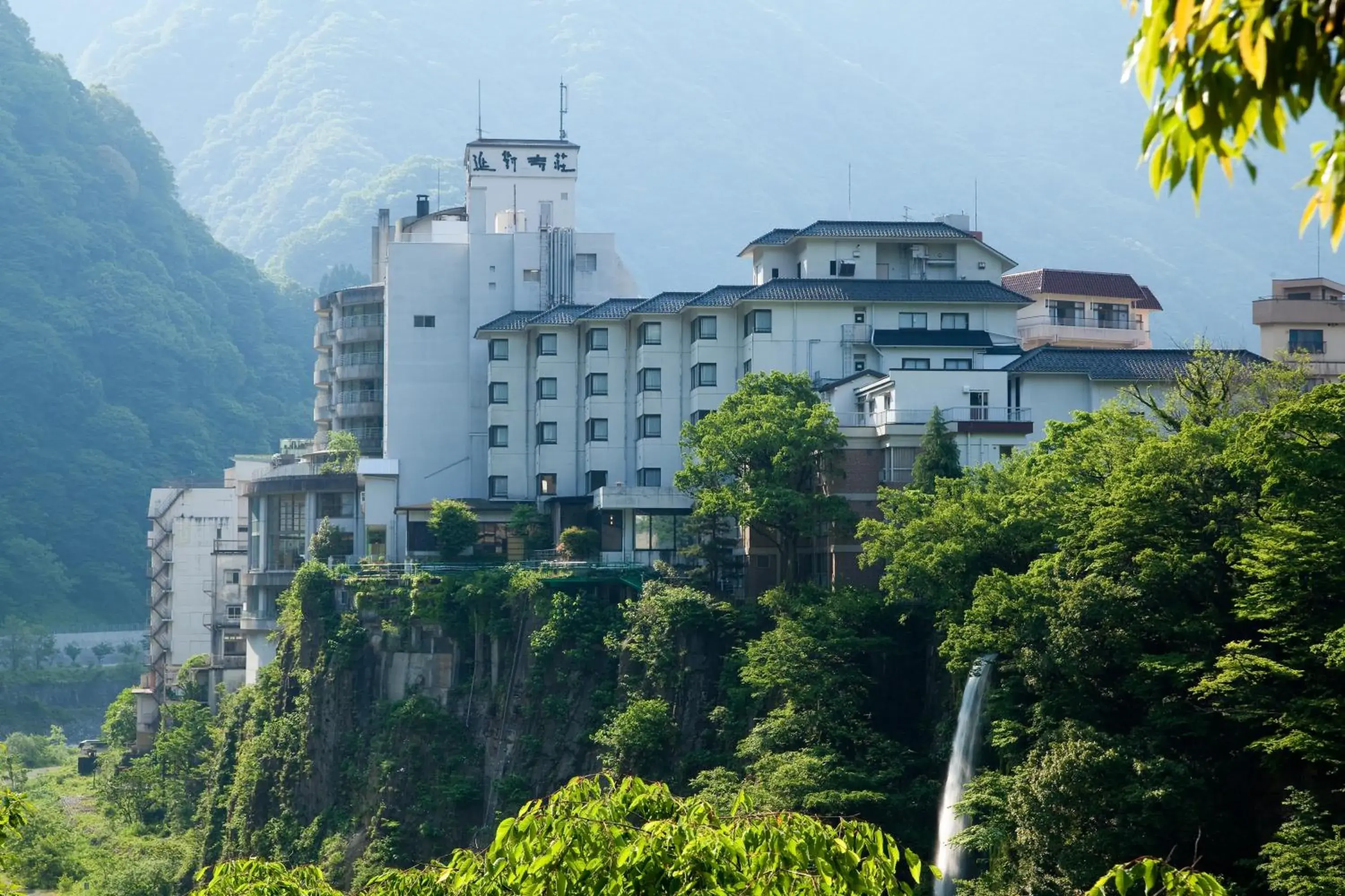 Facade/entrance in Entaijiso Facade/entrance in Entaijiso
