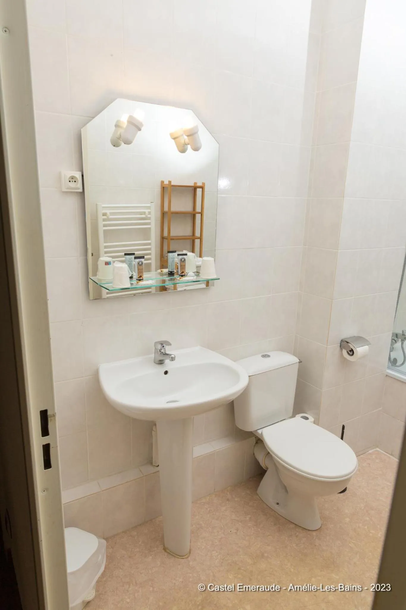 Bathroom in Appart'Hotel Castel Emeraude, Charme et Caractère