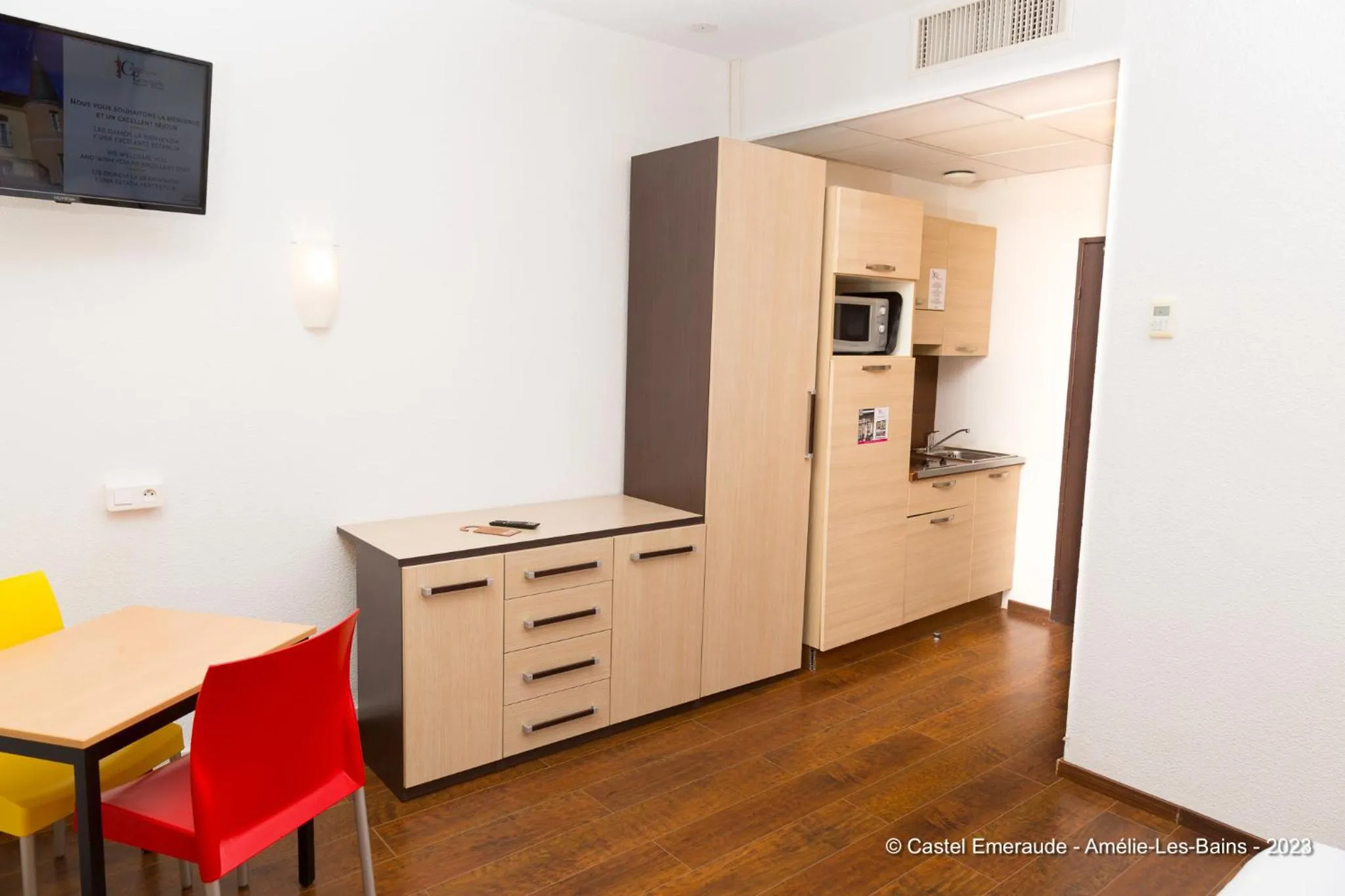 Kitchen or kitchenette in Appart'Hotel Castel Emeraude, Charme et Caractère