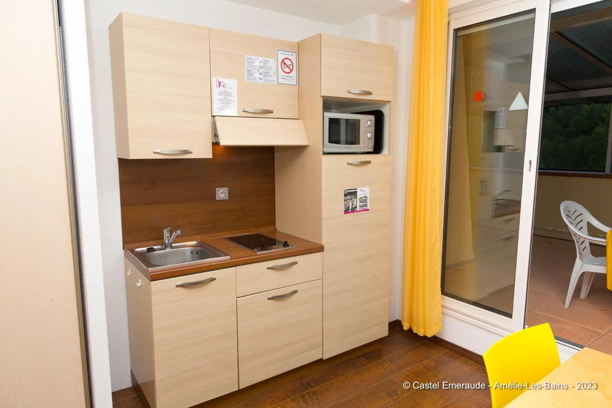 Kitchen or kitchenette in Appart'Hotel Castel Emeraude, Charme et Caractère