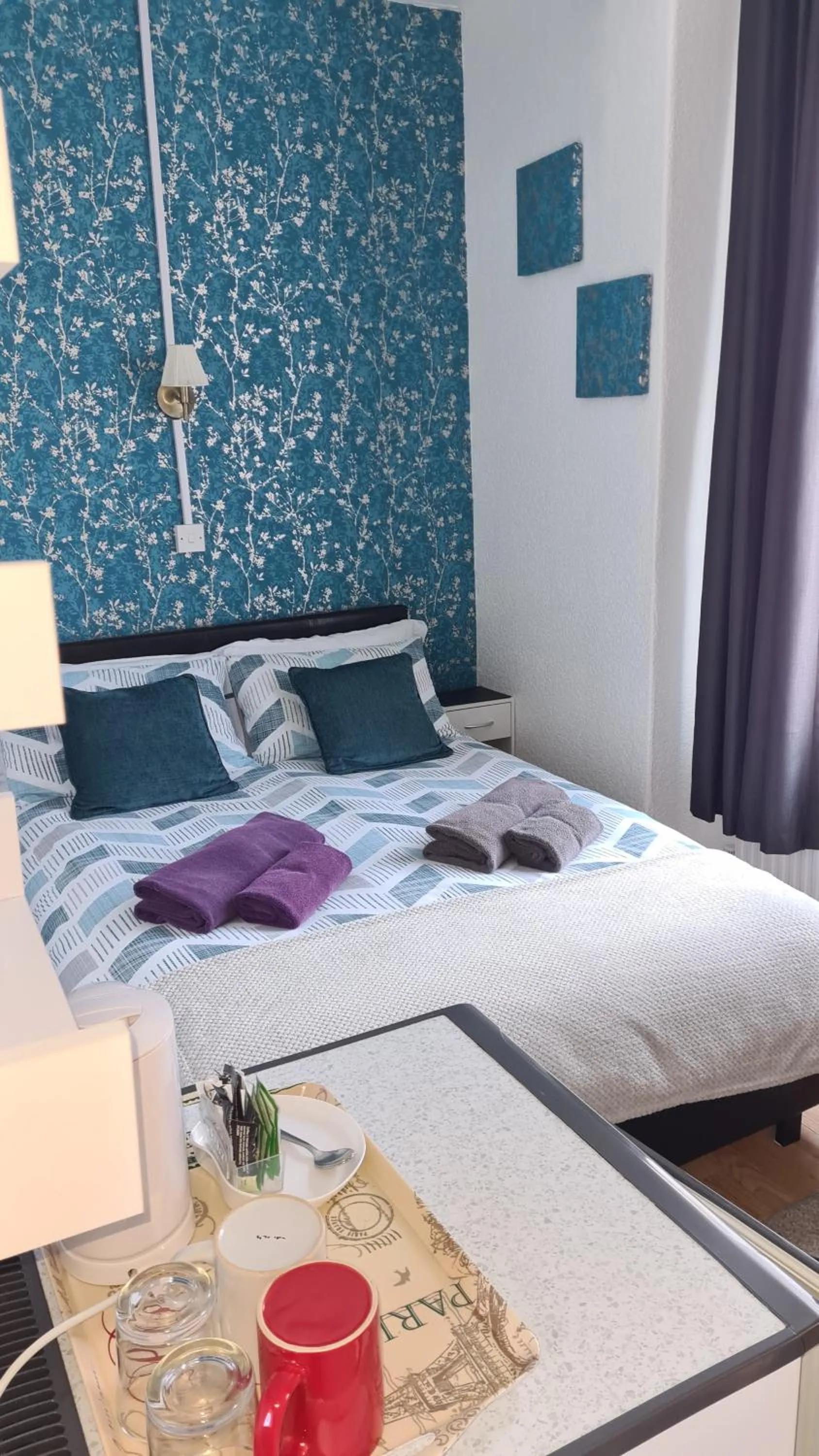 Bed in Sunnyside Hotel