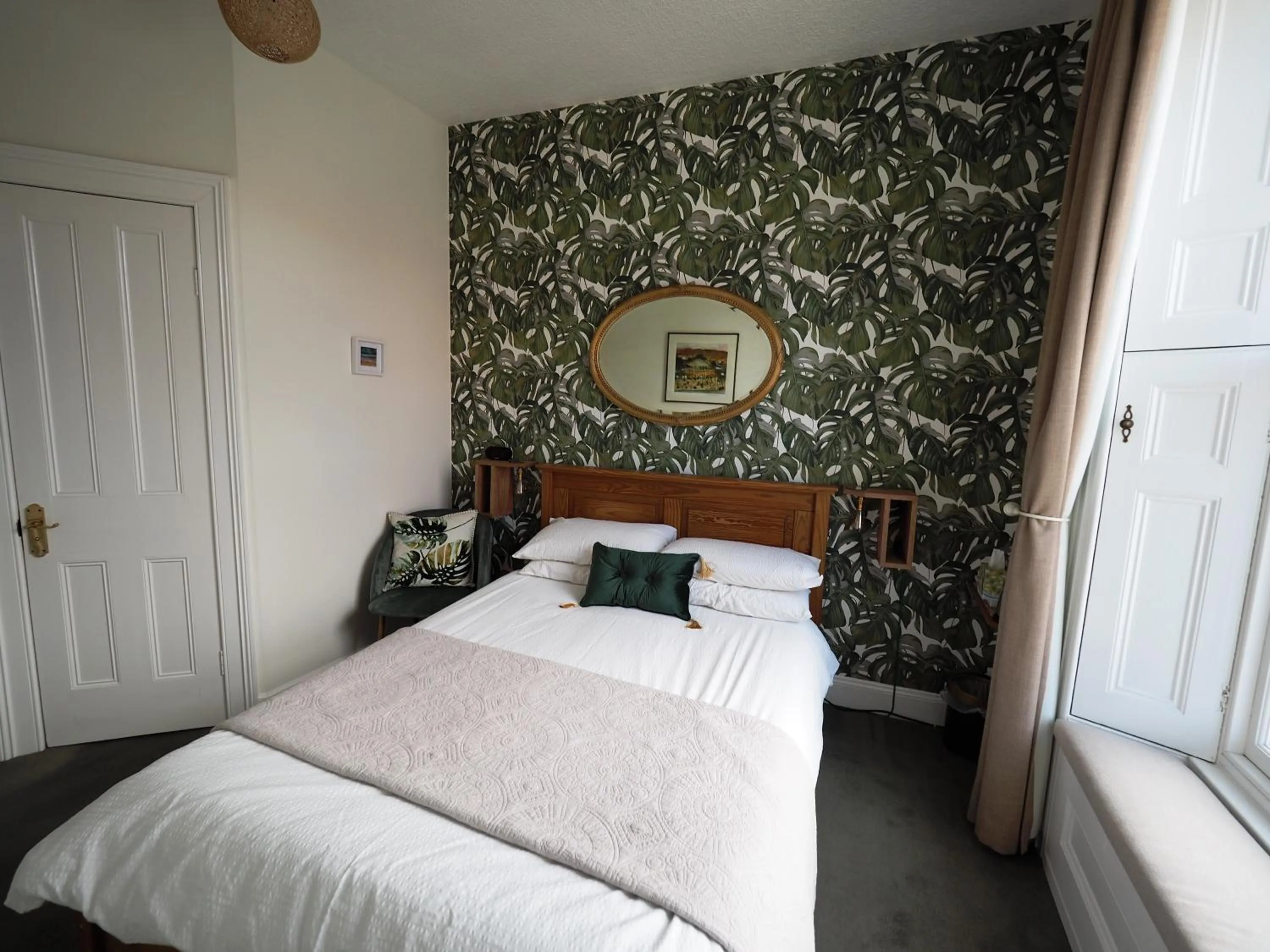 Photo of the whole room, Bed in Cowrie Guest House