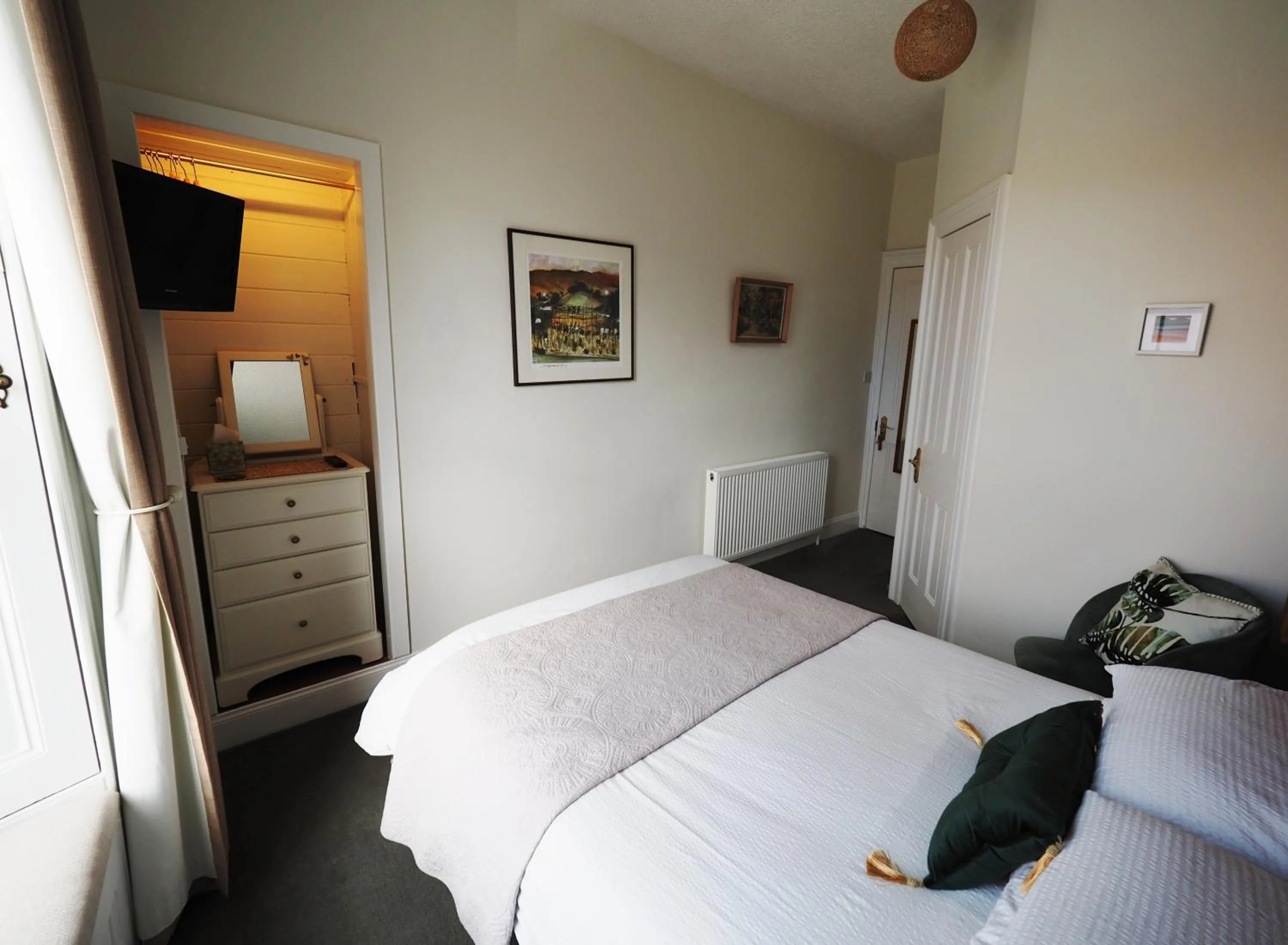 Photo of the whole room, Bed in Cowrie Guest House