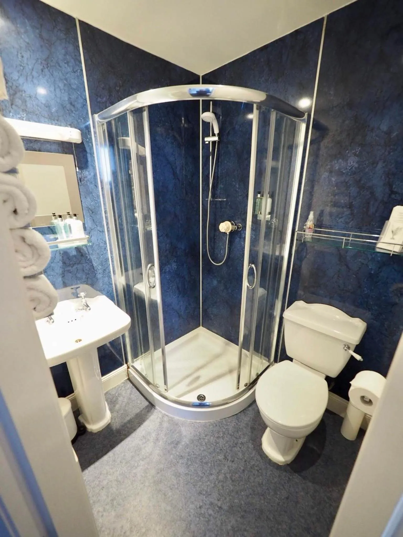 Bathroom in Cowrie Guest House