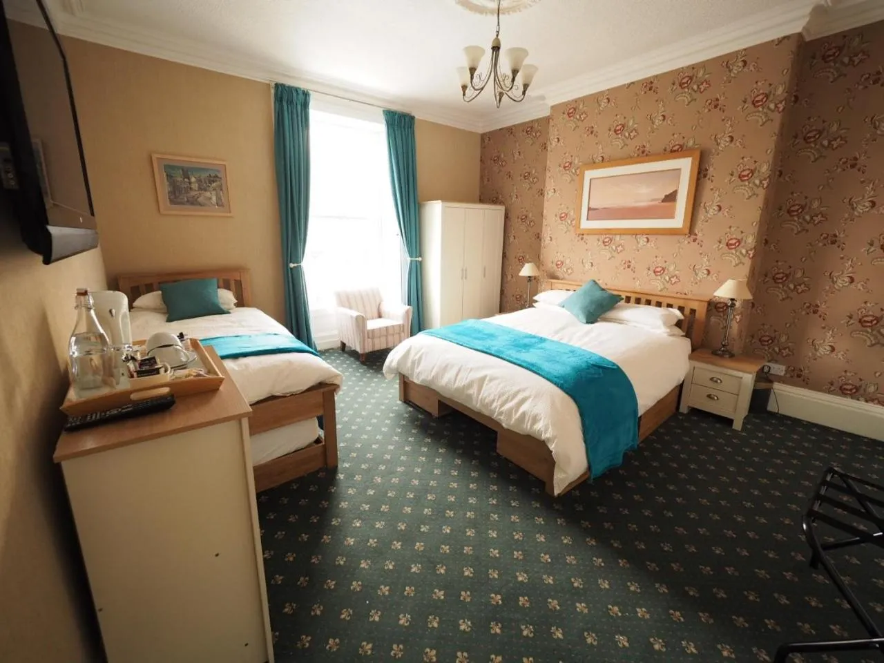 Bathroom, Bed in Cowrie Guest House