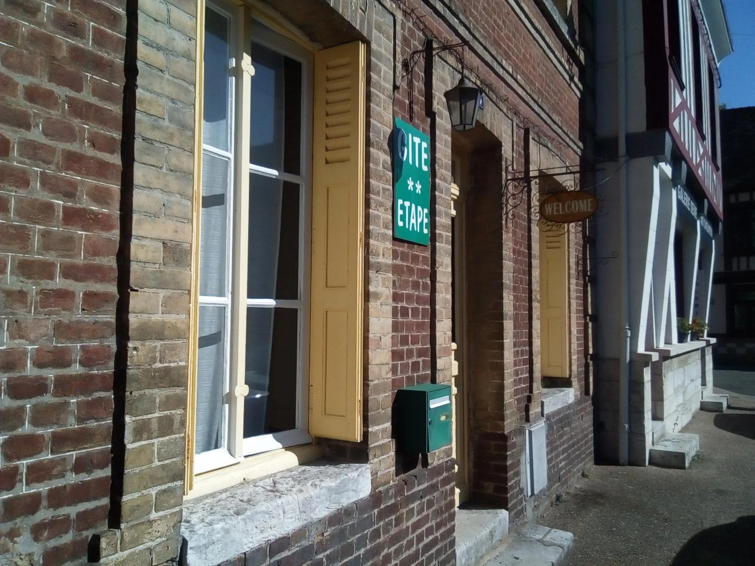 Facade/entrance in Chambre Saint-Sauveur
