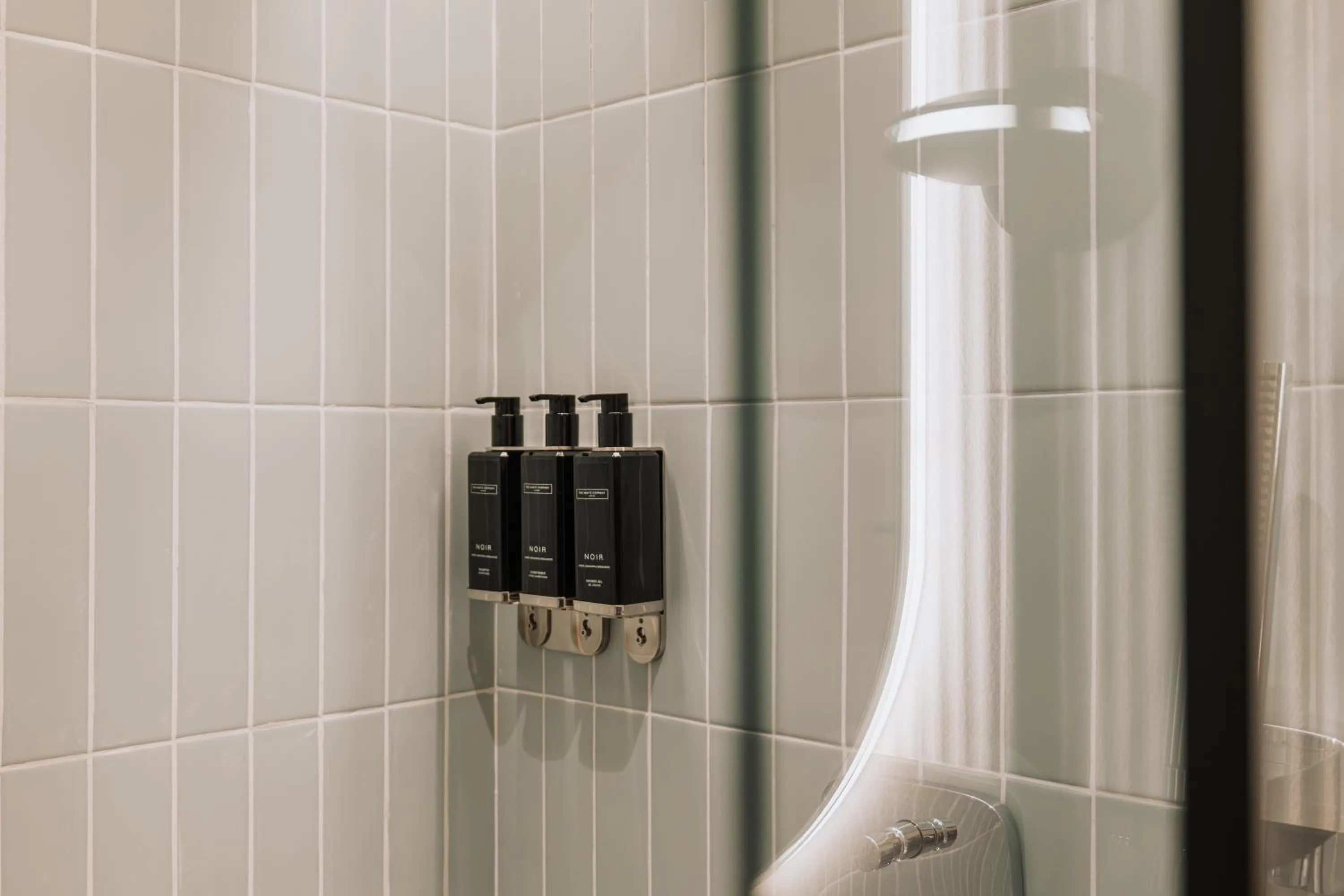 Shower in Hotel Trianon