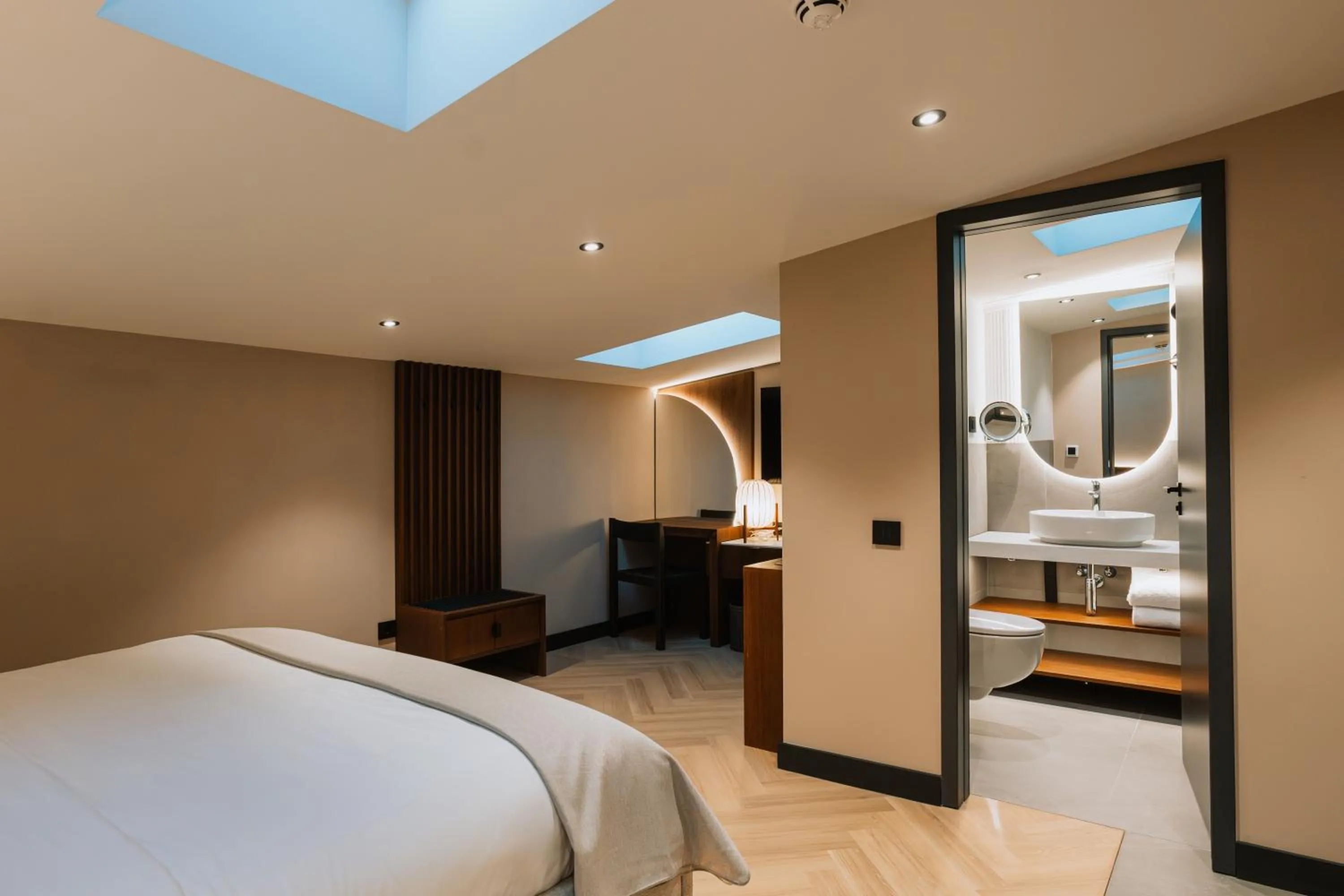 Bedroom, Bed in Hotel Trianon