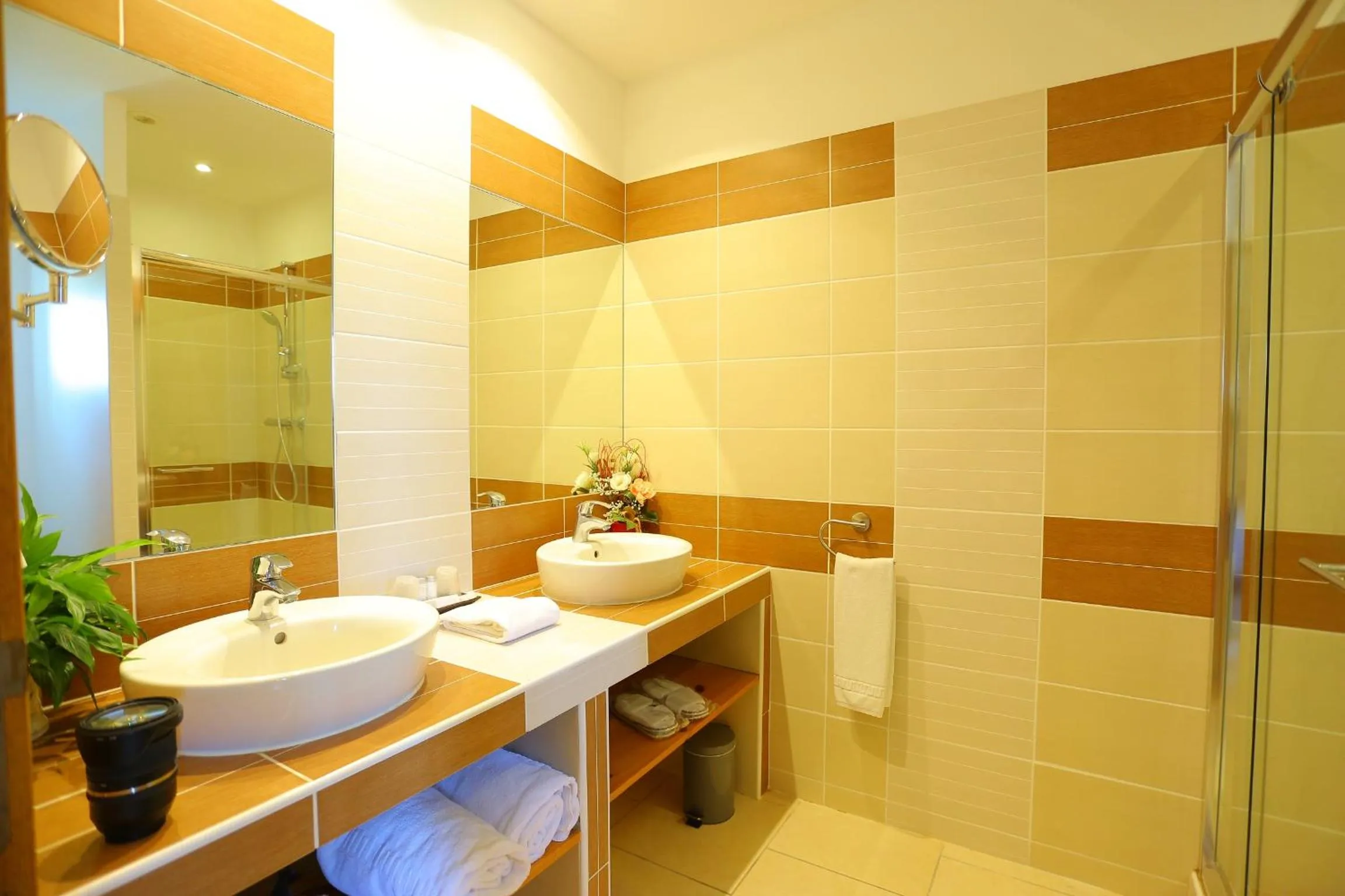 Maison CHENET - Les Chambres Entre Vigne et Garrigue - Teritoria