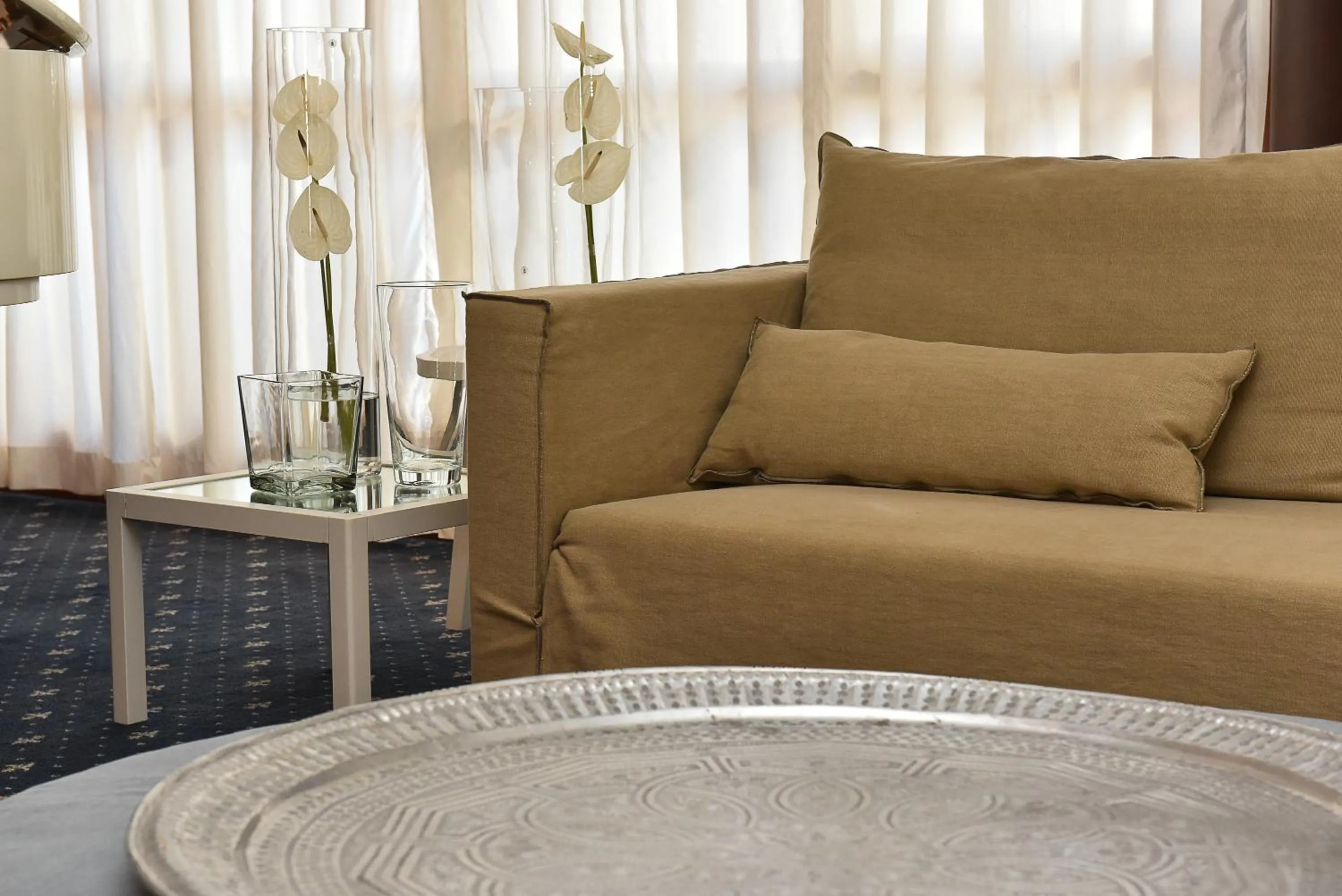 Communal lounge/ TV room in Hotel Anthony