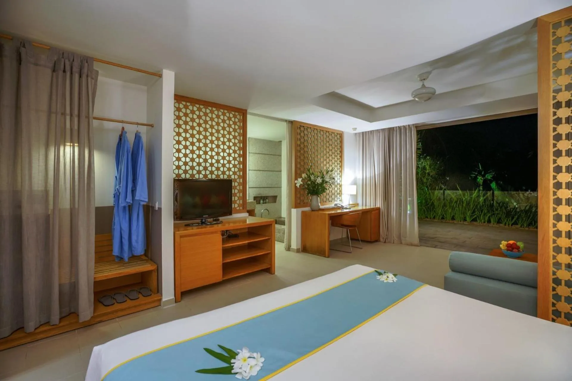 Area and facilities, Bed in Mia Resort Nha Trang