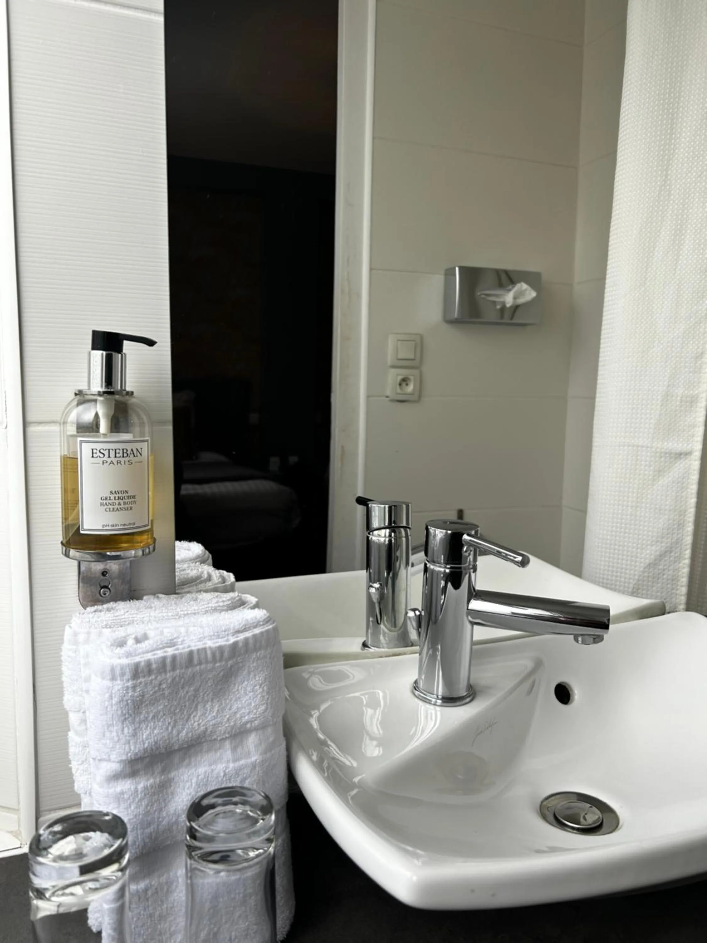 Decorative detail in Le Boeuf Couronné - Hôtel & Restaurant Chartres- Logis Hotels