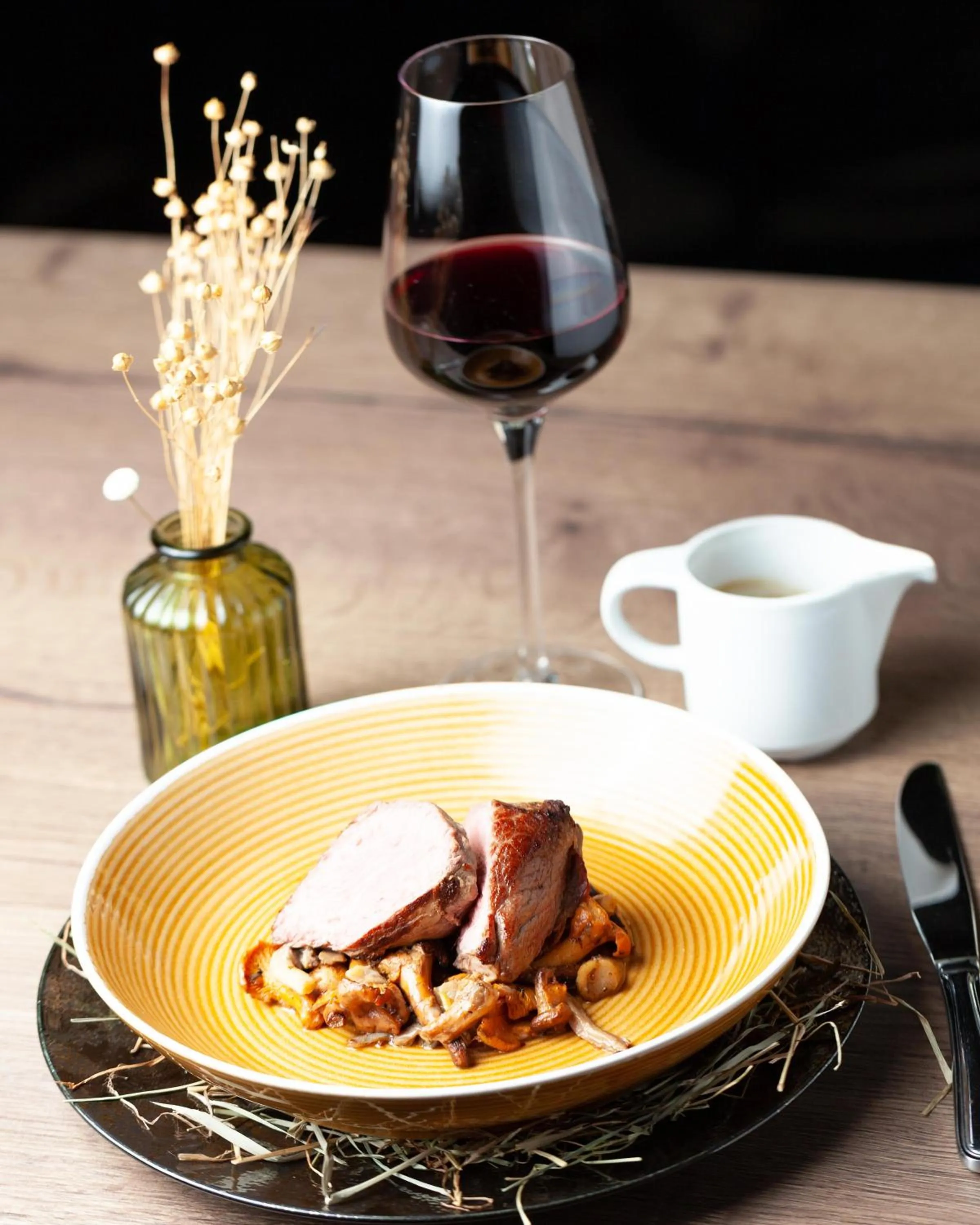 Restaurant/places to eat in Le Boeuf Couronné - Hôtel & Restaurant Chartres- Logis Hotels