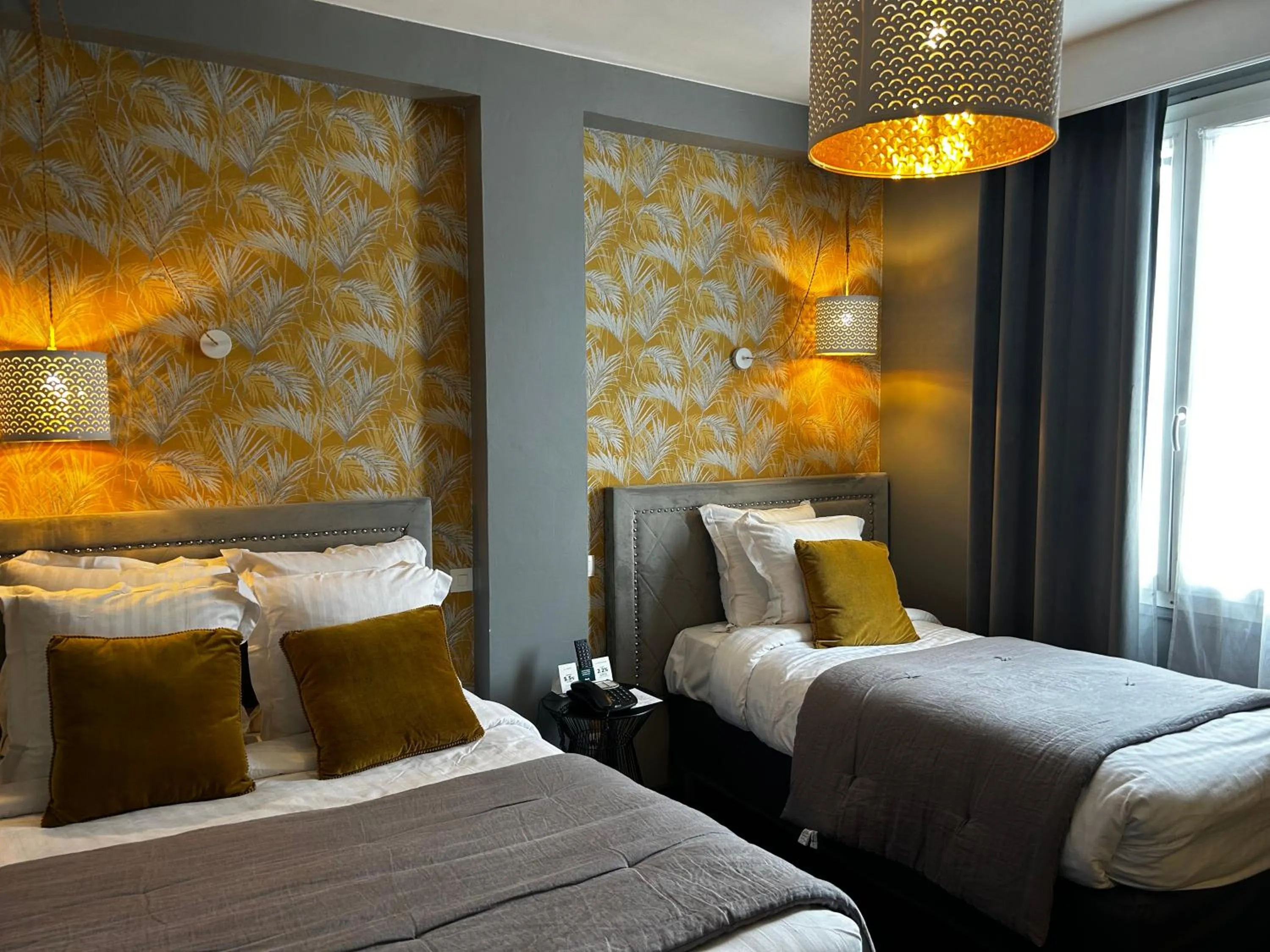 Bed in Le Boeuf Couronné - Hôtel & Restaurant Chartres- Logis Hotels