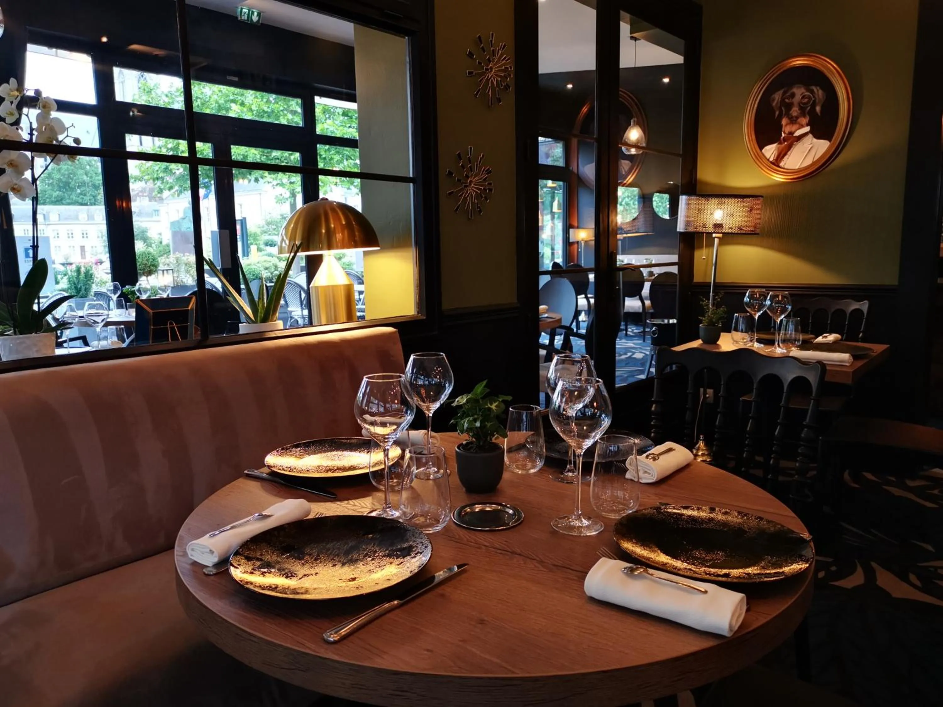 Restaurant/places to eat in Le Boeuf Couronné - Hôtel & Restaurant Chartres- Logis Hotels