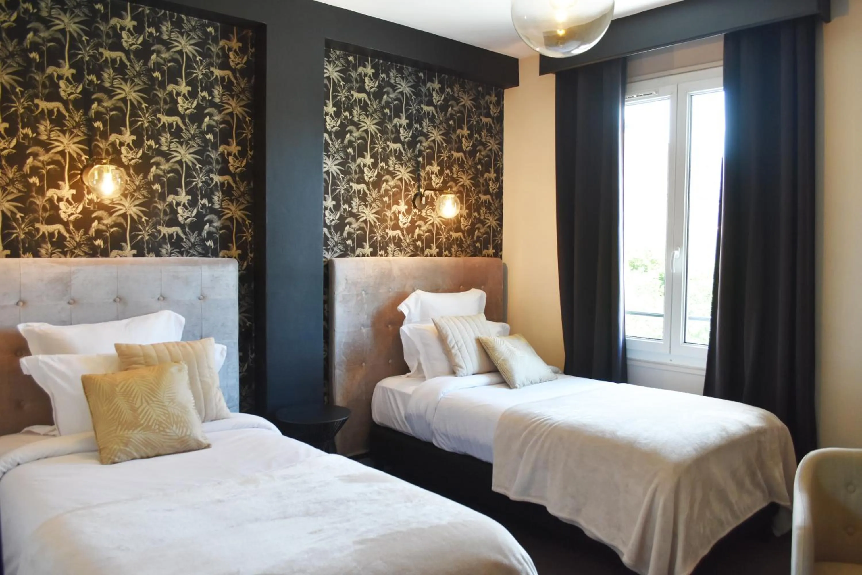 Bedroom, Bed in Le Boeuf Couronné - Hôtel & Restaurant Chartres- Logis Hotels