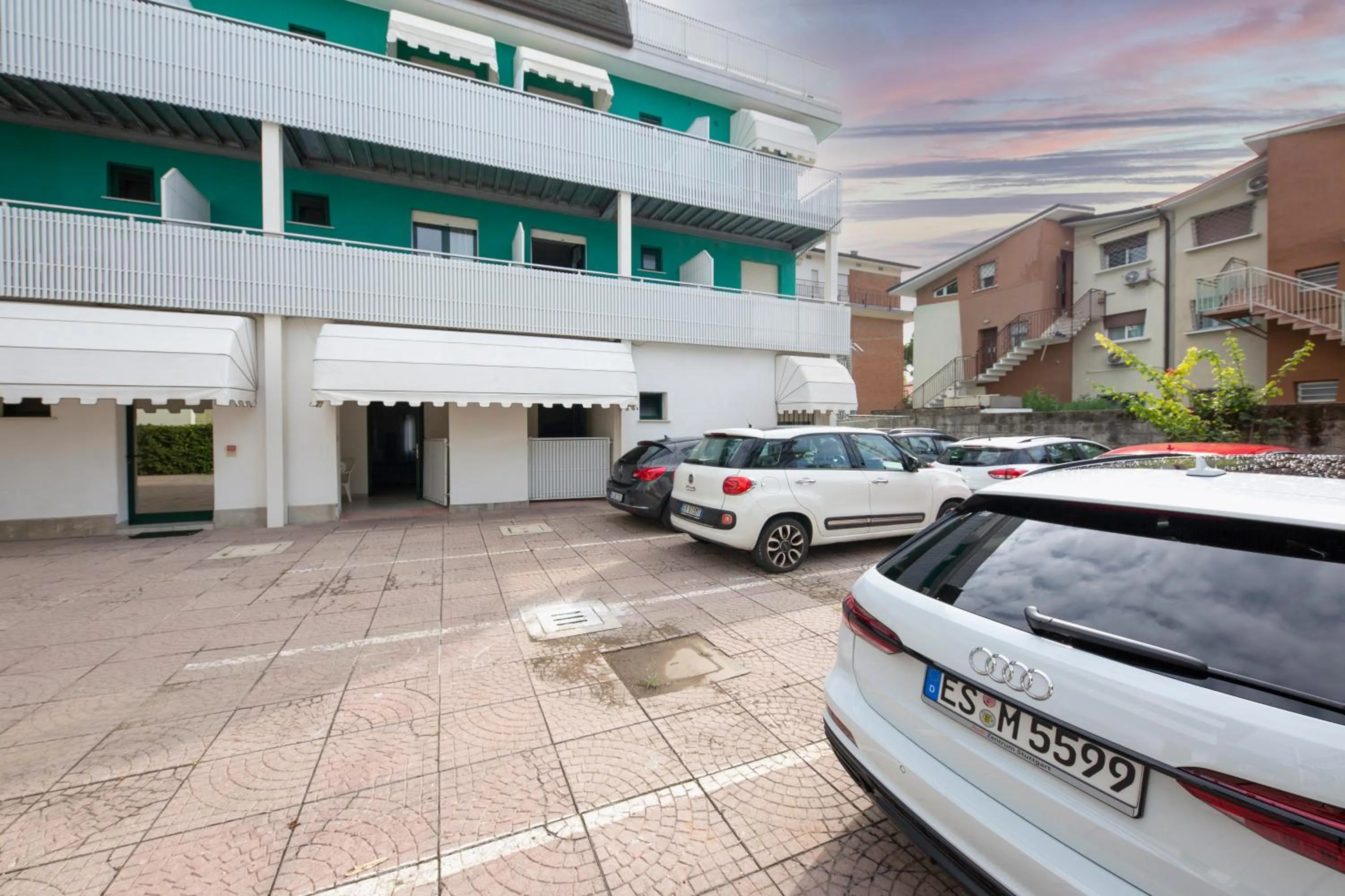 Parking in Hotel Olanda