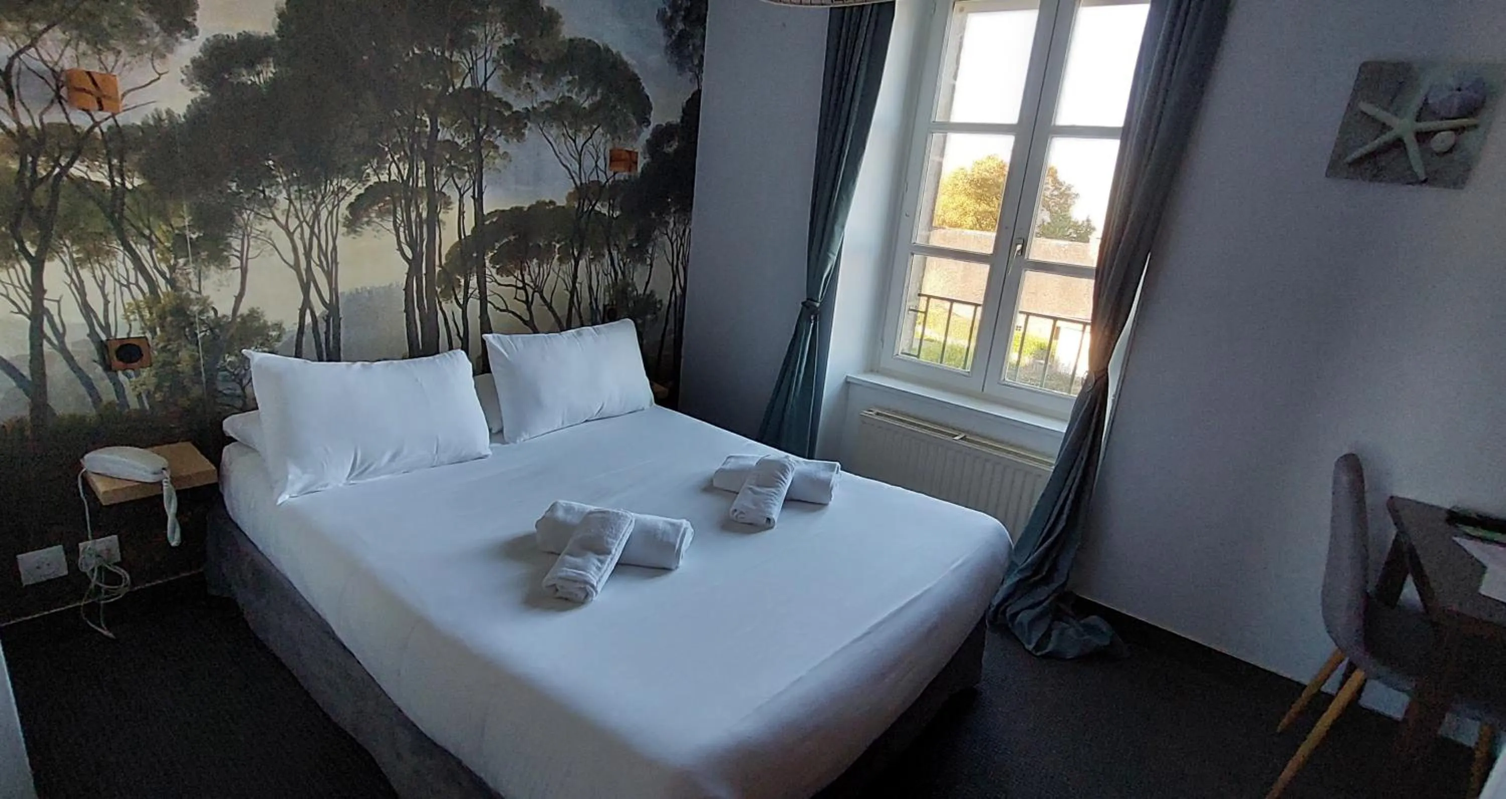 Bed in Logis Le Prieuré