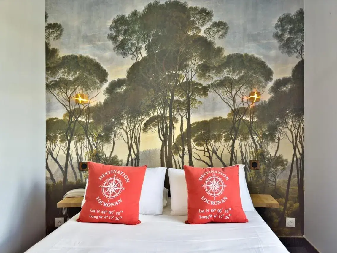 Bed in Logis Le Prieuré Bed in Logis Le Prieuré