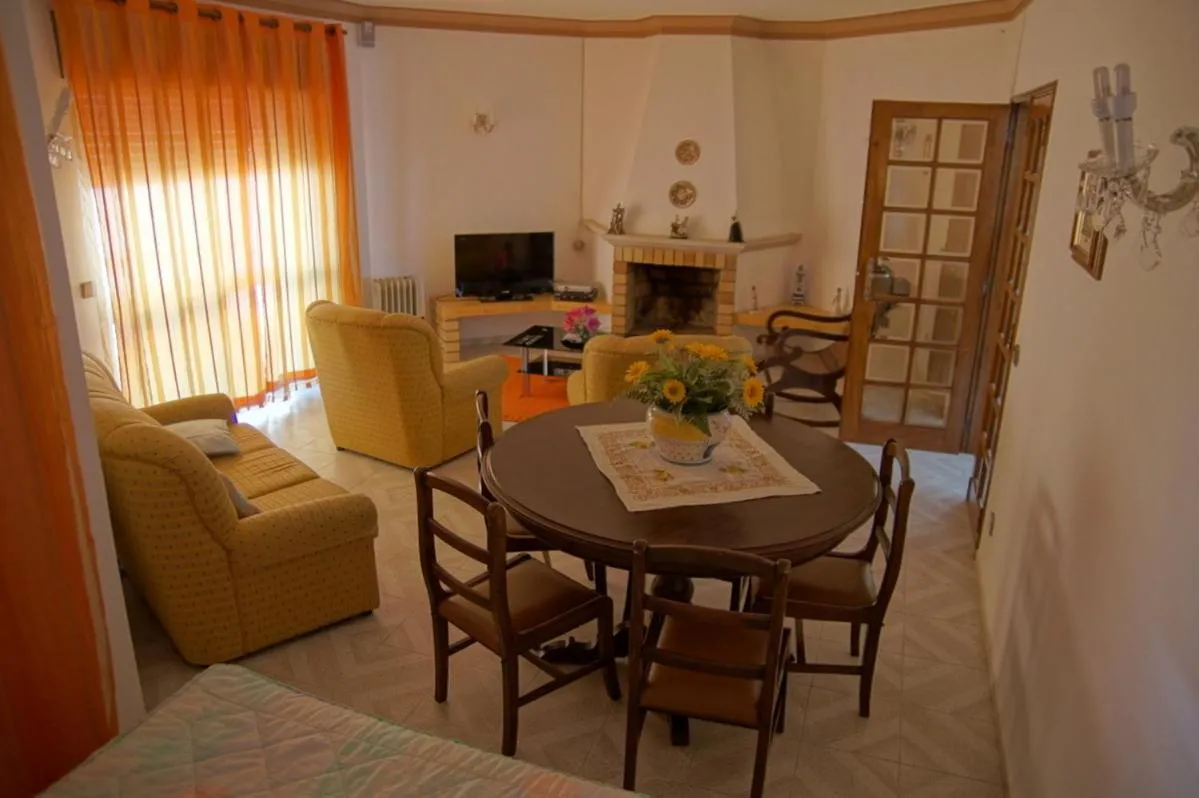 Dining area in Apartamentos e Quartos Atalaia