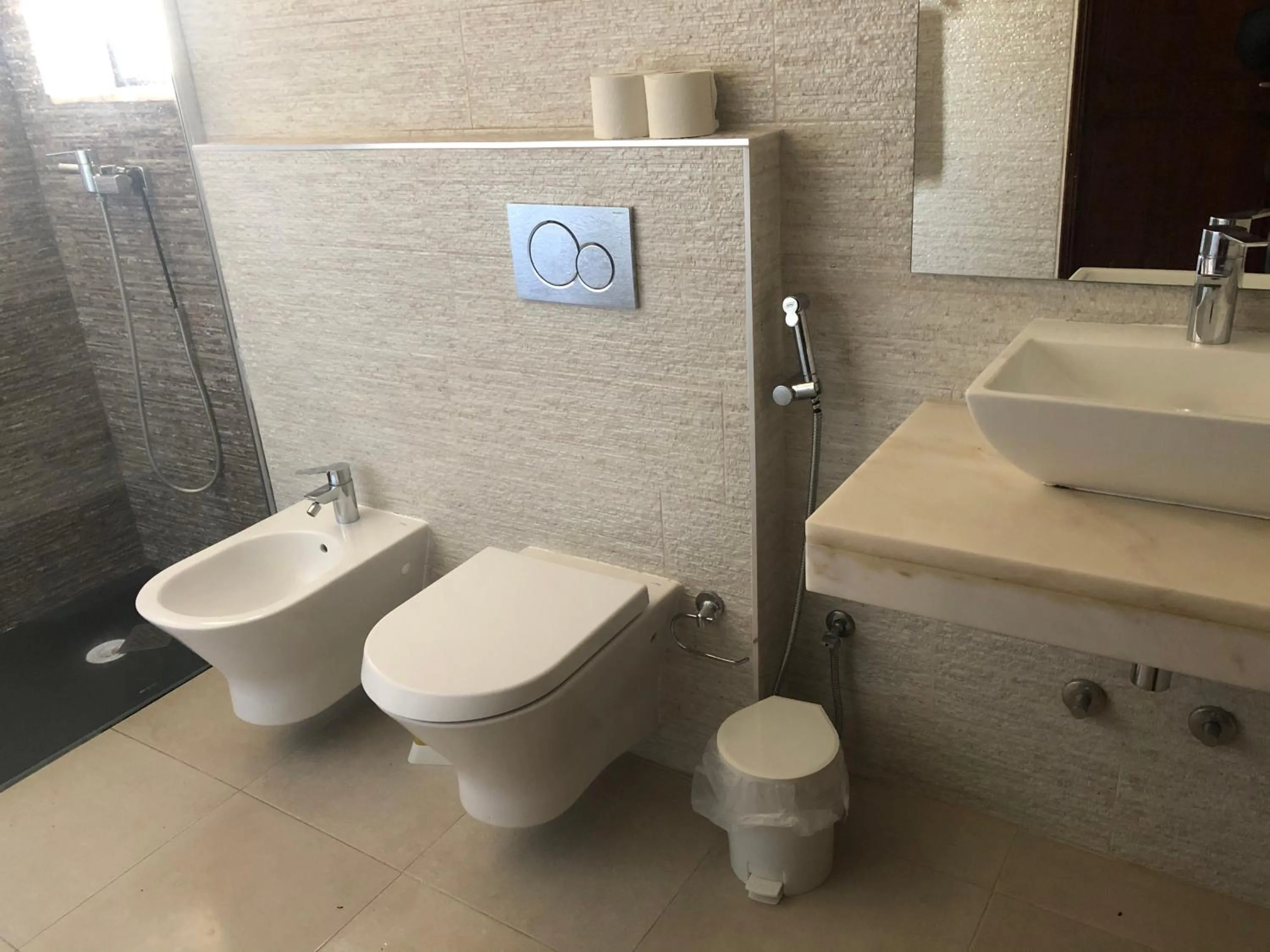 Bathroom in Apartamentos e Quartos Atalaia
