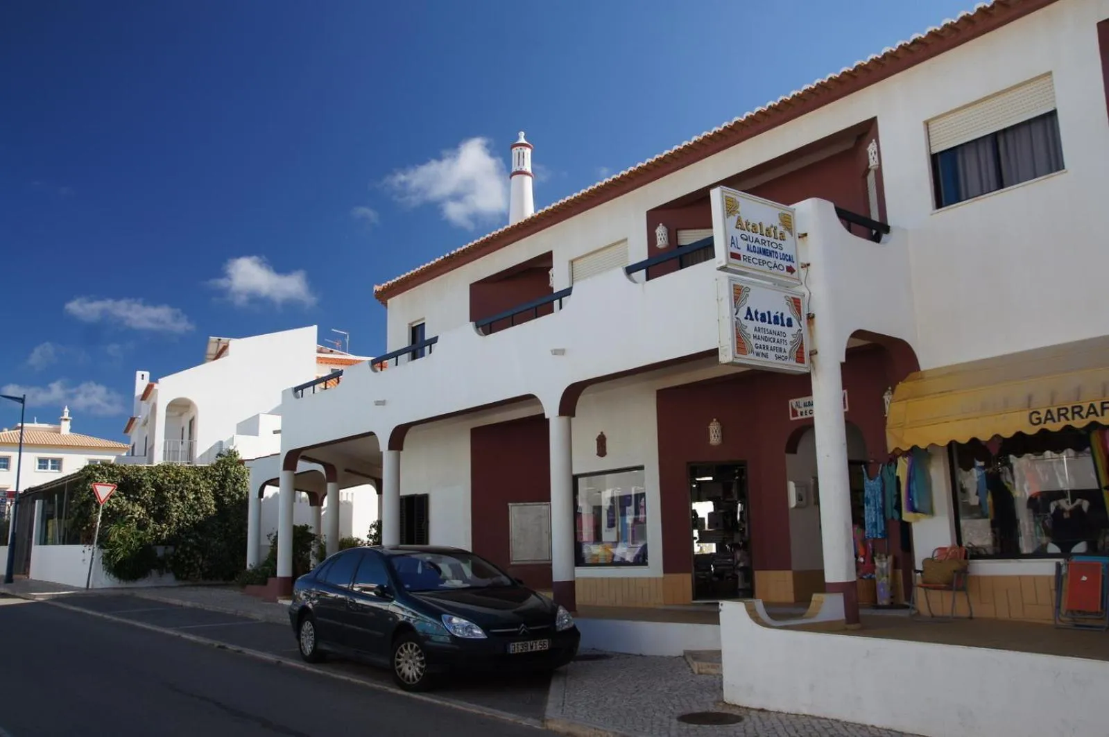 Facade/entrance in Apartamentos e Quartos Atalaia