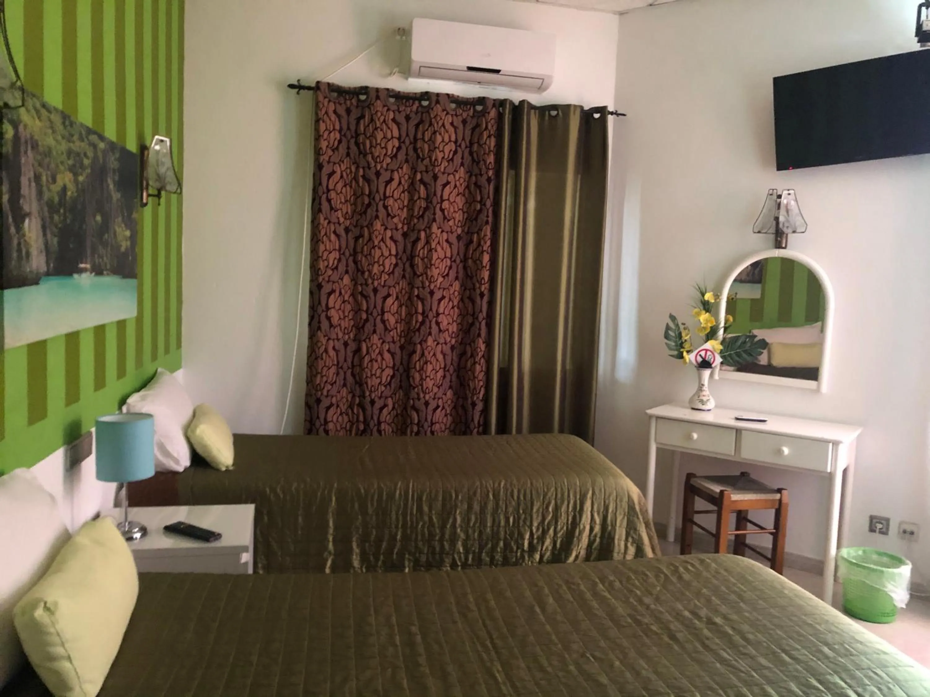 Bed in Apartamentos e Quartos Atalaia