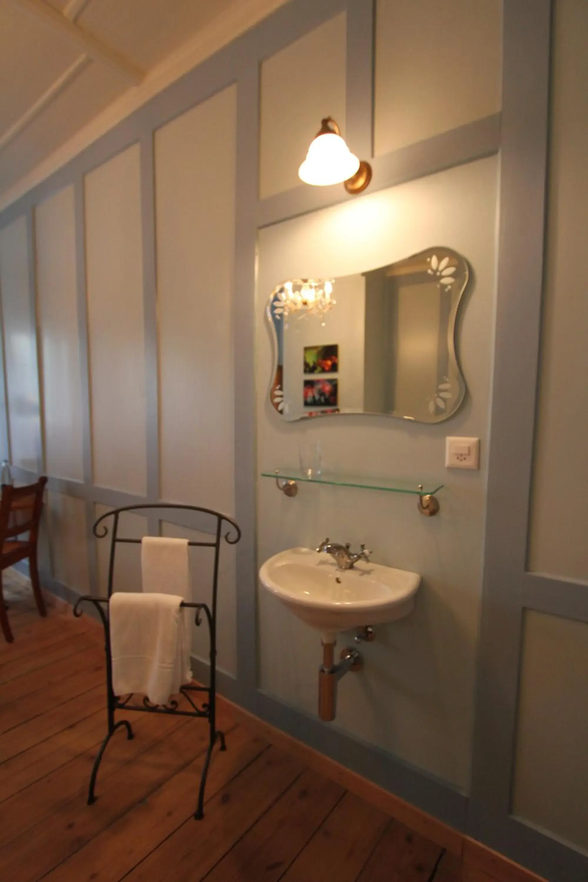 Double Room with Queen Bed and Shared Bathroom - single occupancy in Hotel Restaurant Schwert Thun Double Room with Queen Bed and Shared Bathroom - single occupancy in Hotel Restaurant Schwert Thun