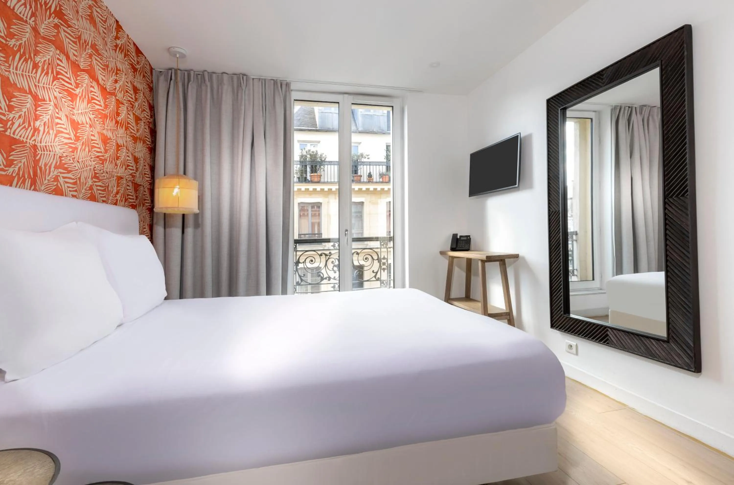 Bed in Hôtel Emile Le Marais