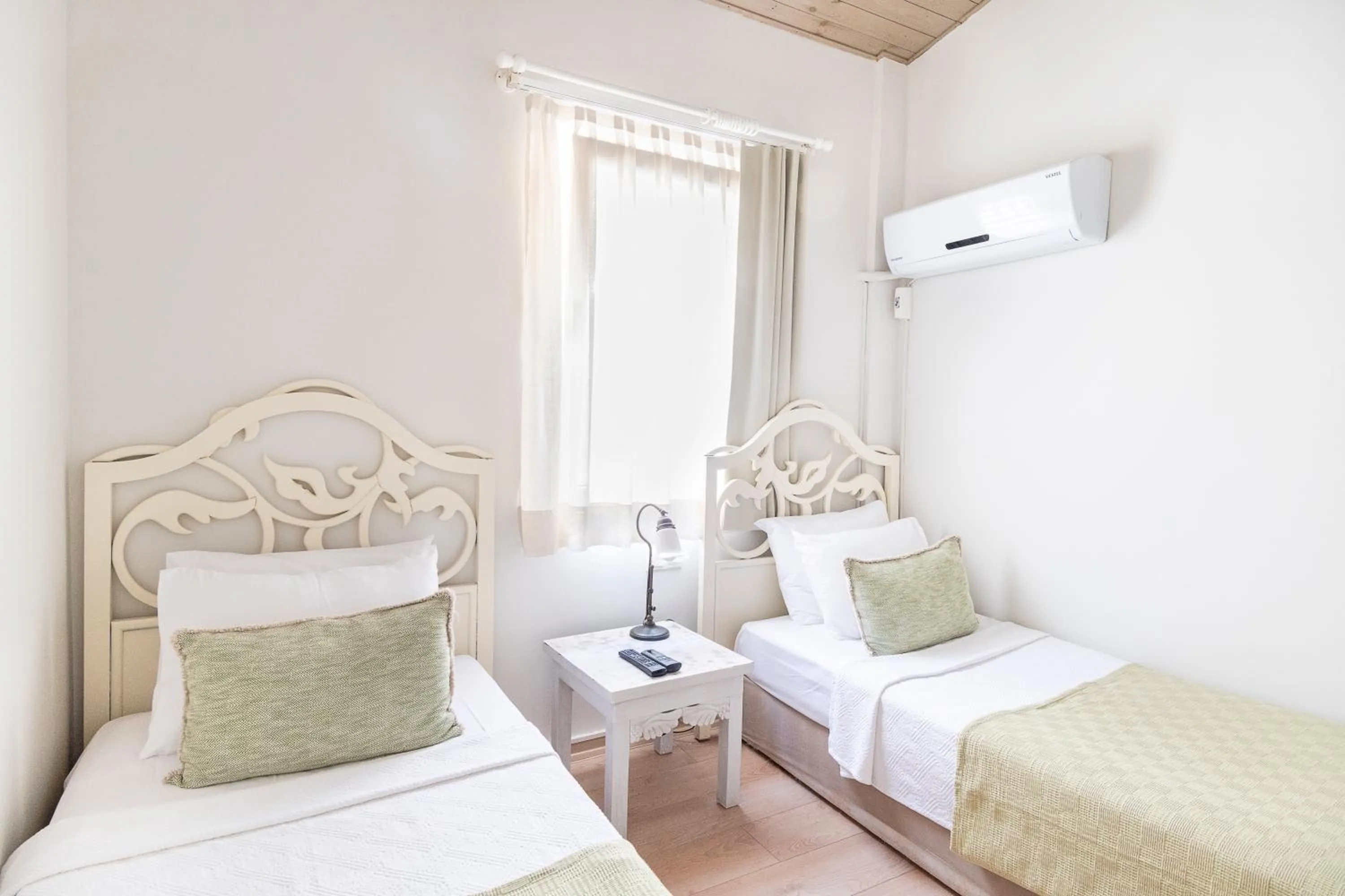 Bedroom, Bed in Golden Key Bordubet