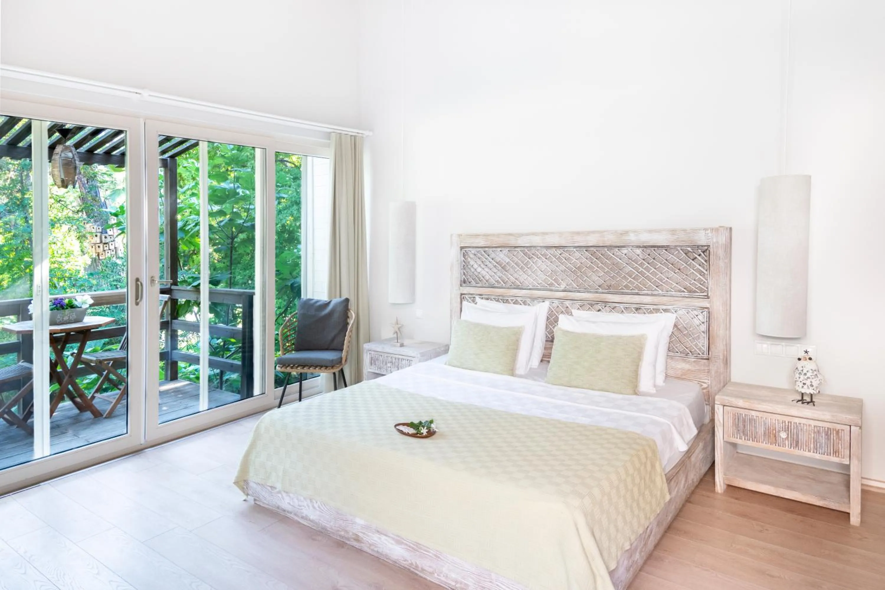 Bedroom, Bed in Golden Key Bordubet