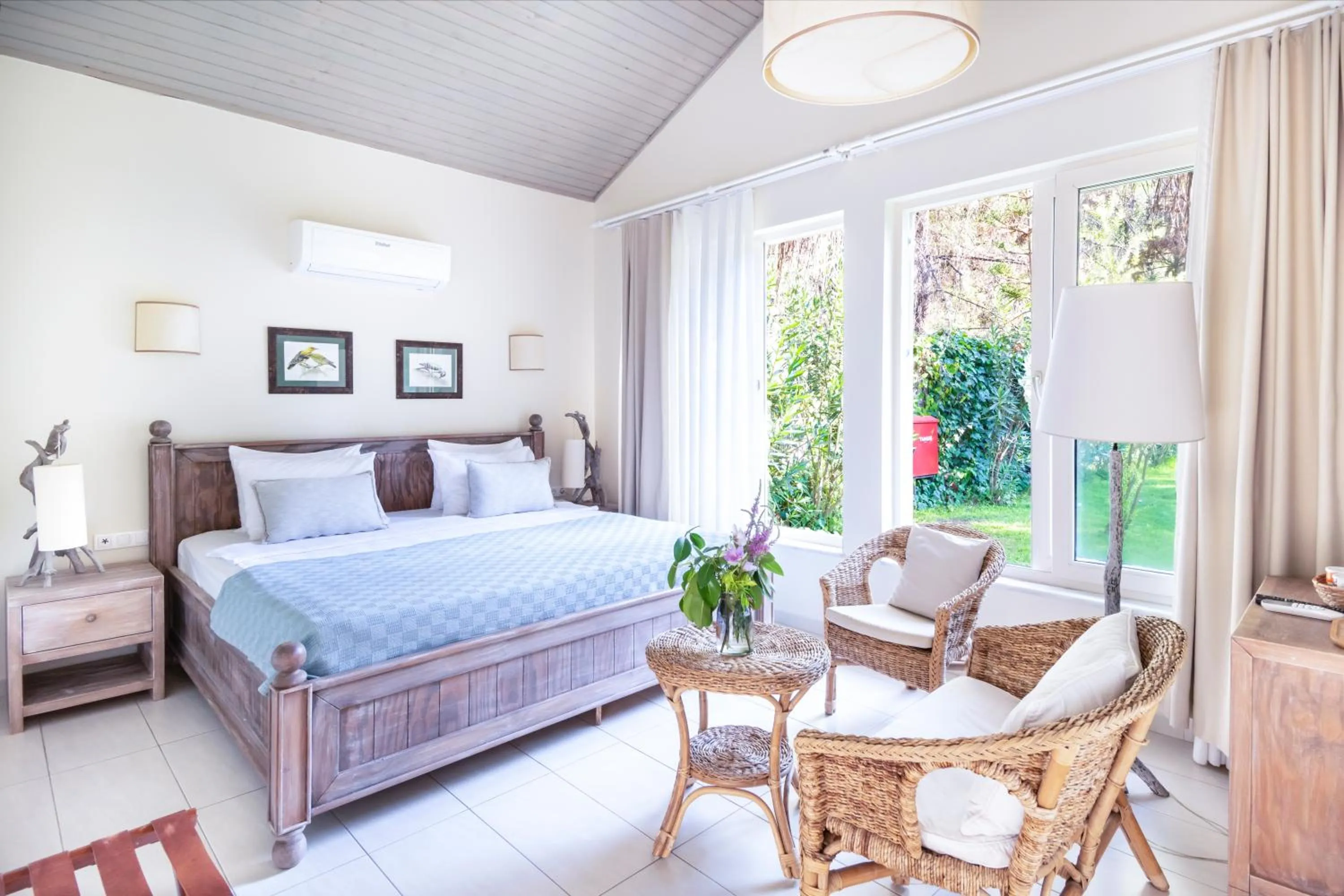 Bedroom, Bed in Golden Key Bordubet