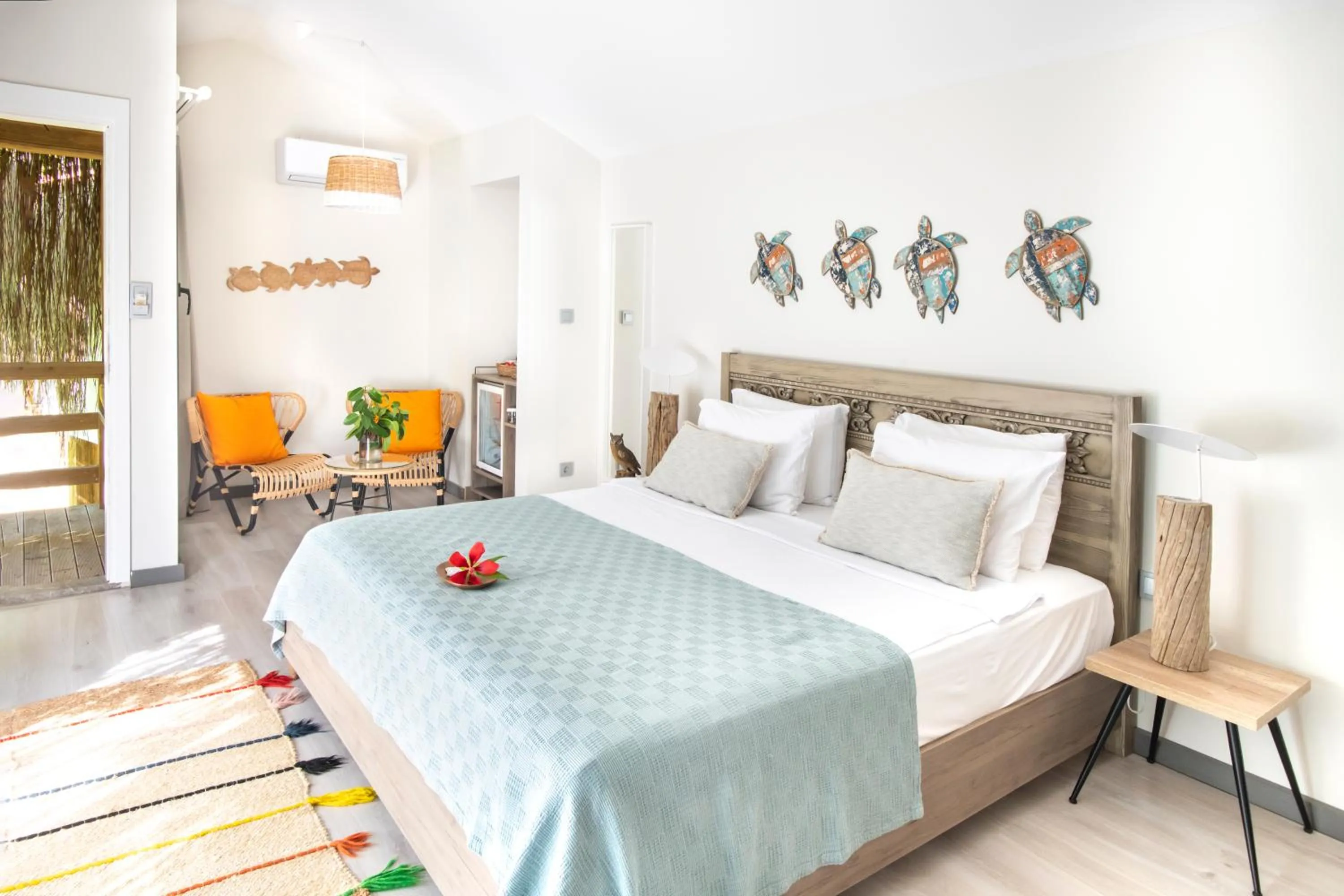 Bedroom, Bed in Golden Key Bordubet