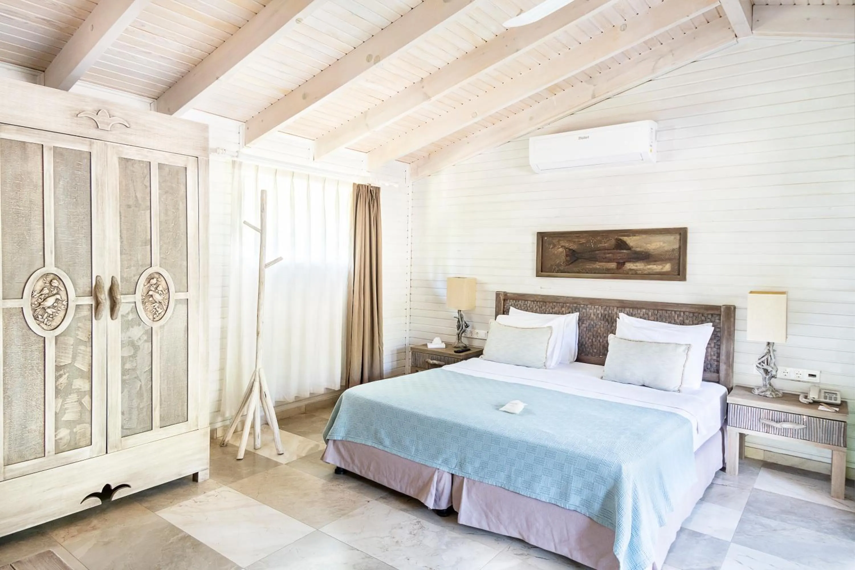 Bedroom, Bed in Golden Key Bordubet