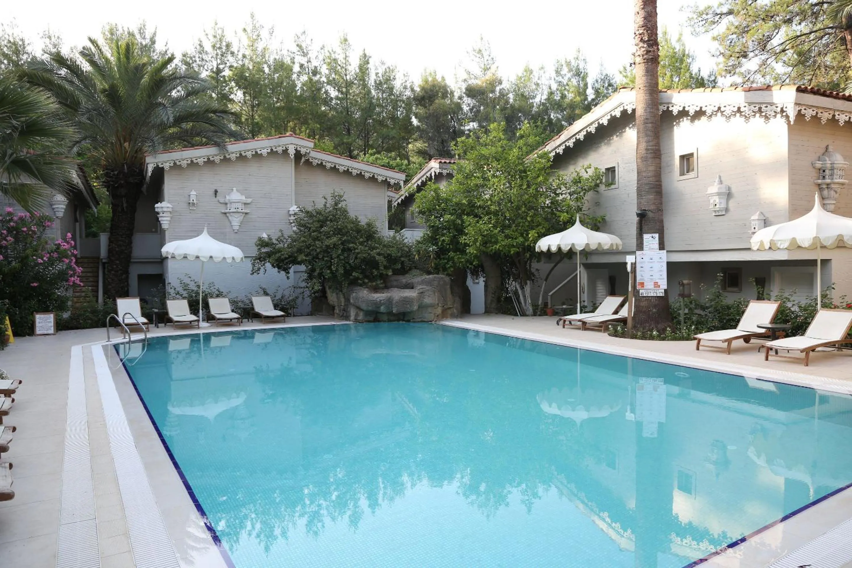 Swimming pool in Golden Key Bordubet