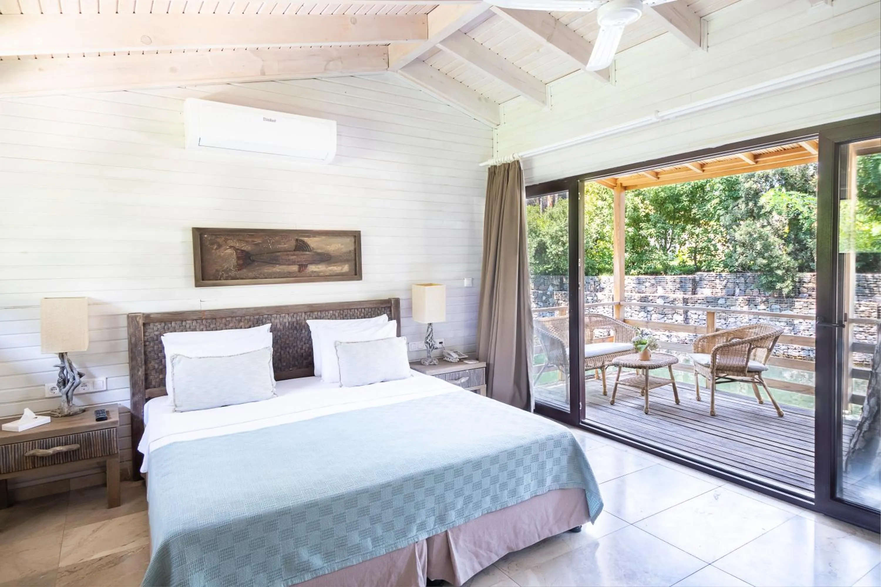 Bedroom, Bed in Golden Key Bordubet