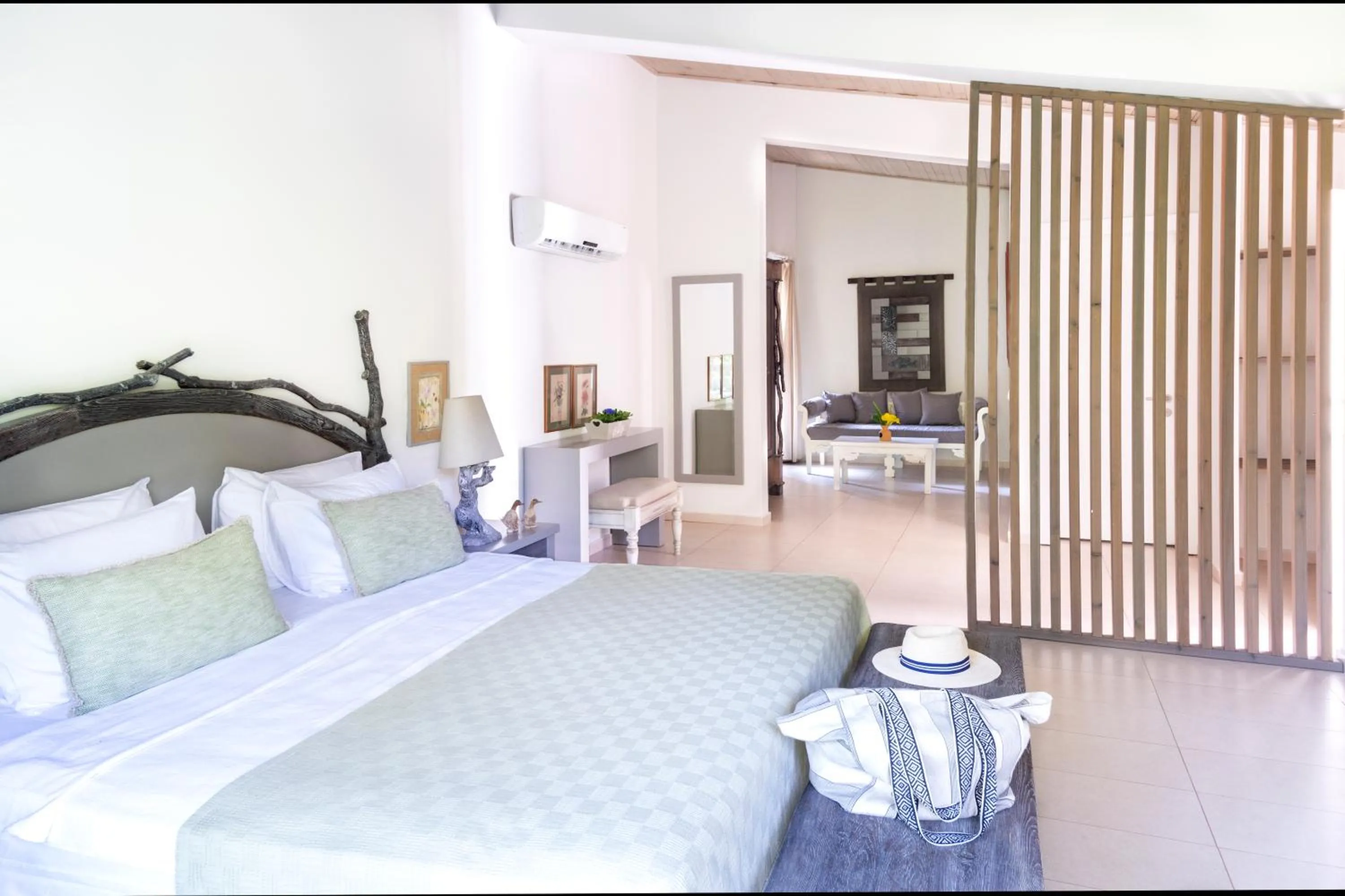 Bedroom, Bed in Golden Key Bordubet